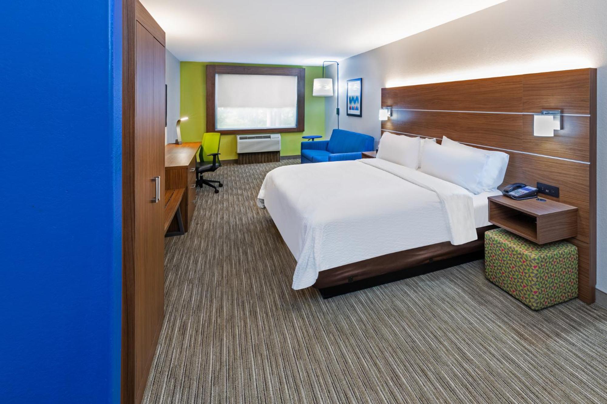 King Suite with Sofa Bed - Photo 7