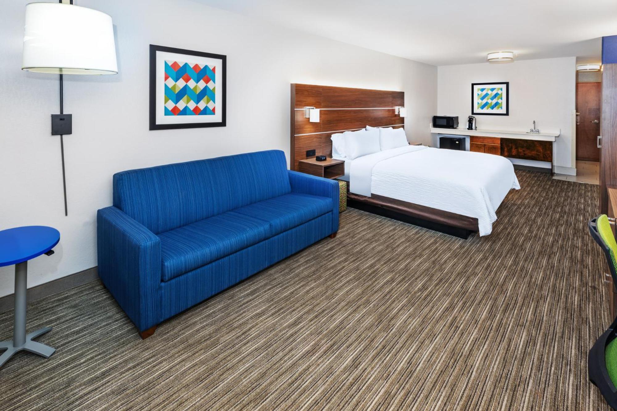 King Suite with Sofa Bed - Photo 8