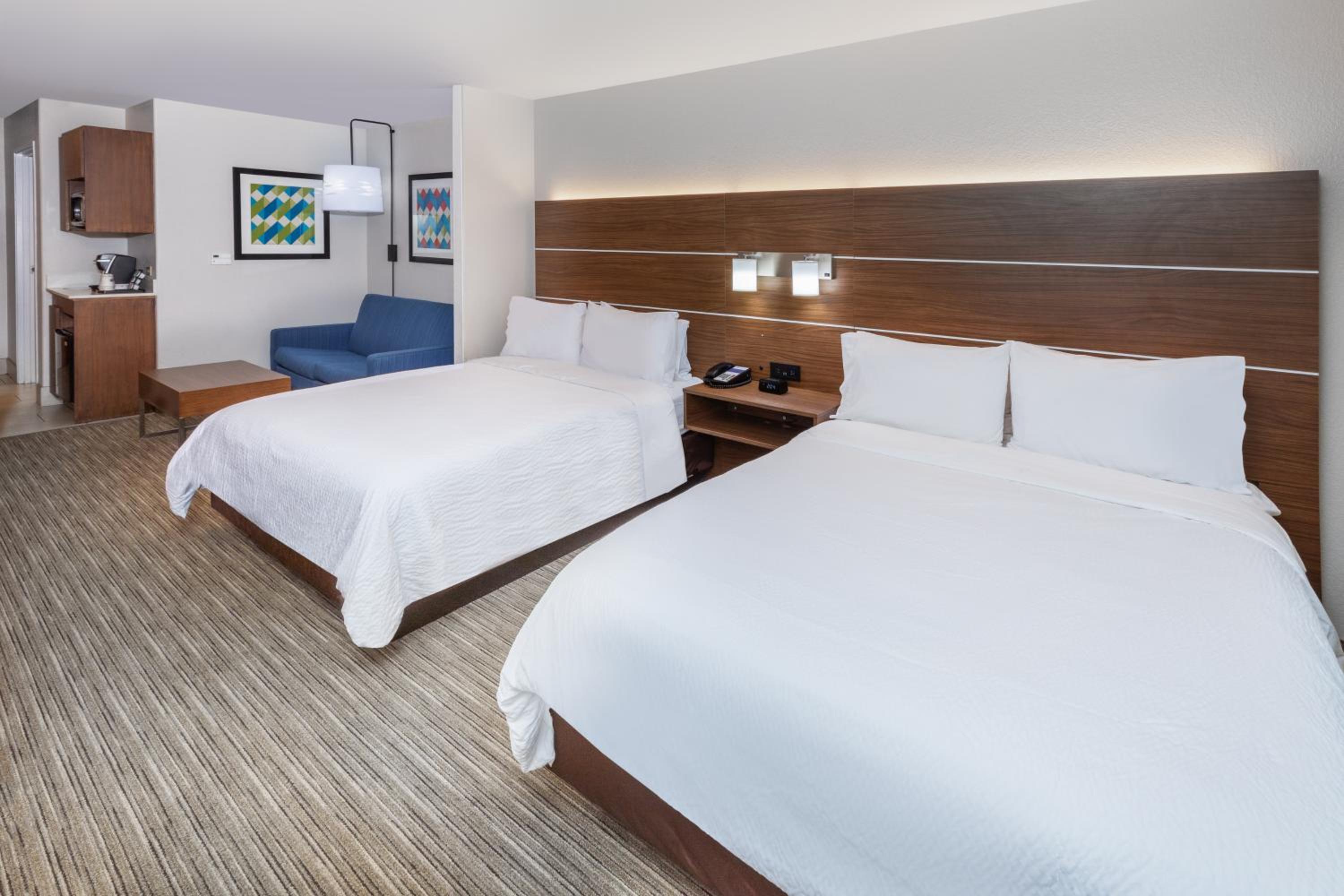 Queen Suite with Two Queen Beds and Sofa Bed - Photo 1
