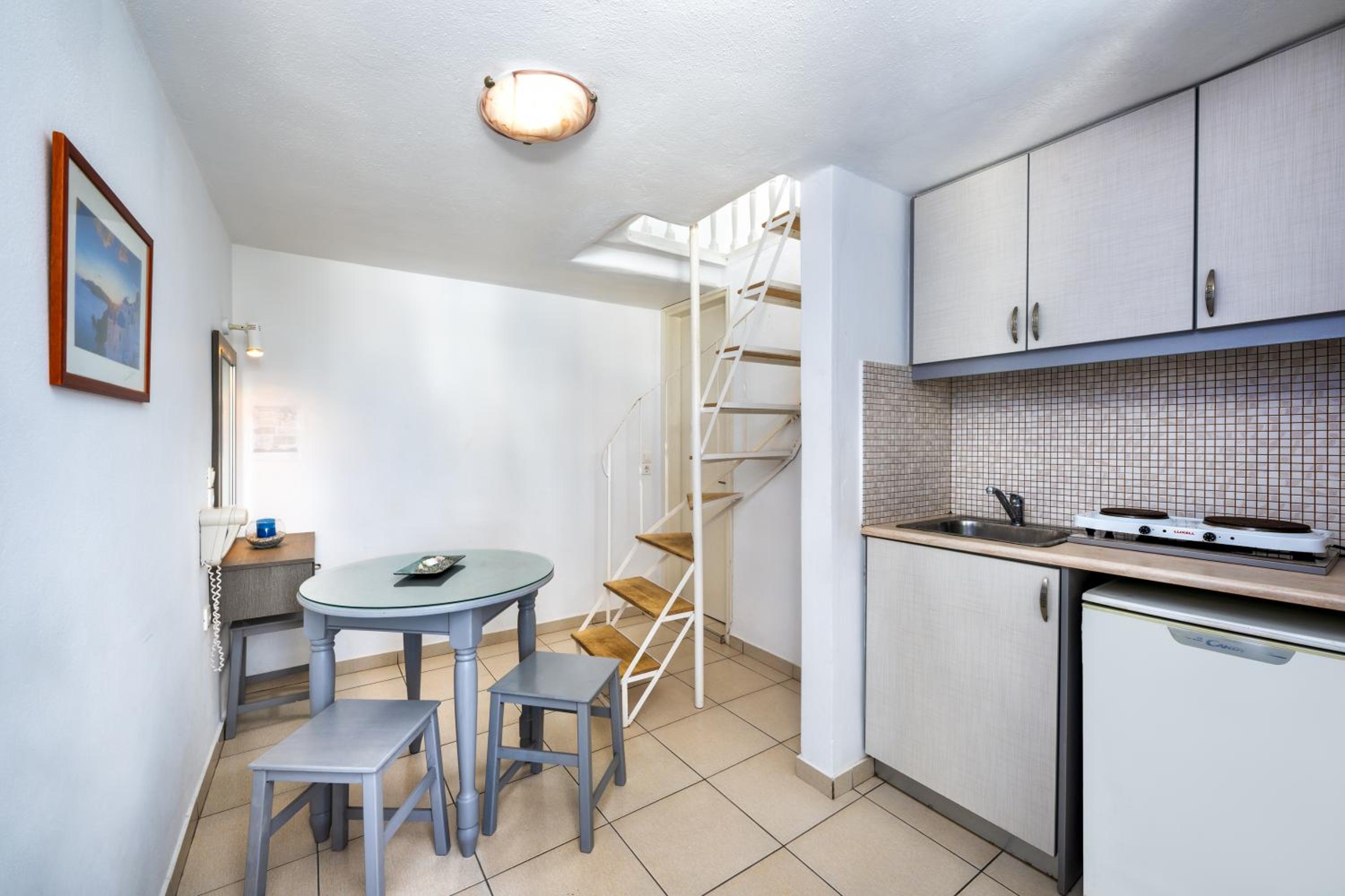 Apartment (3 Adults) - Split Level - Photo 6