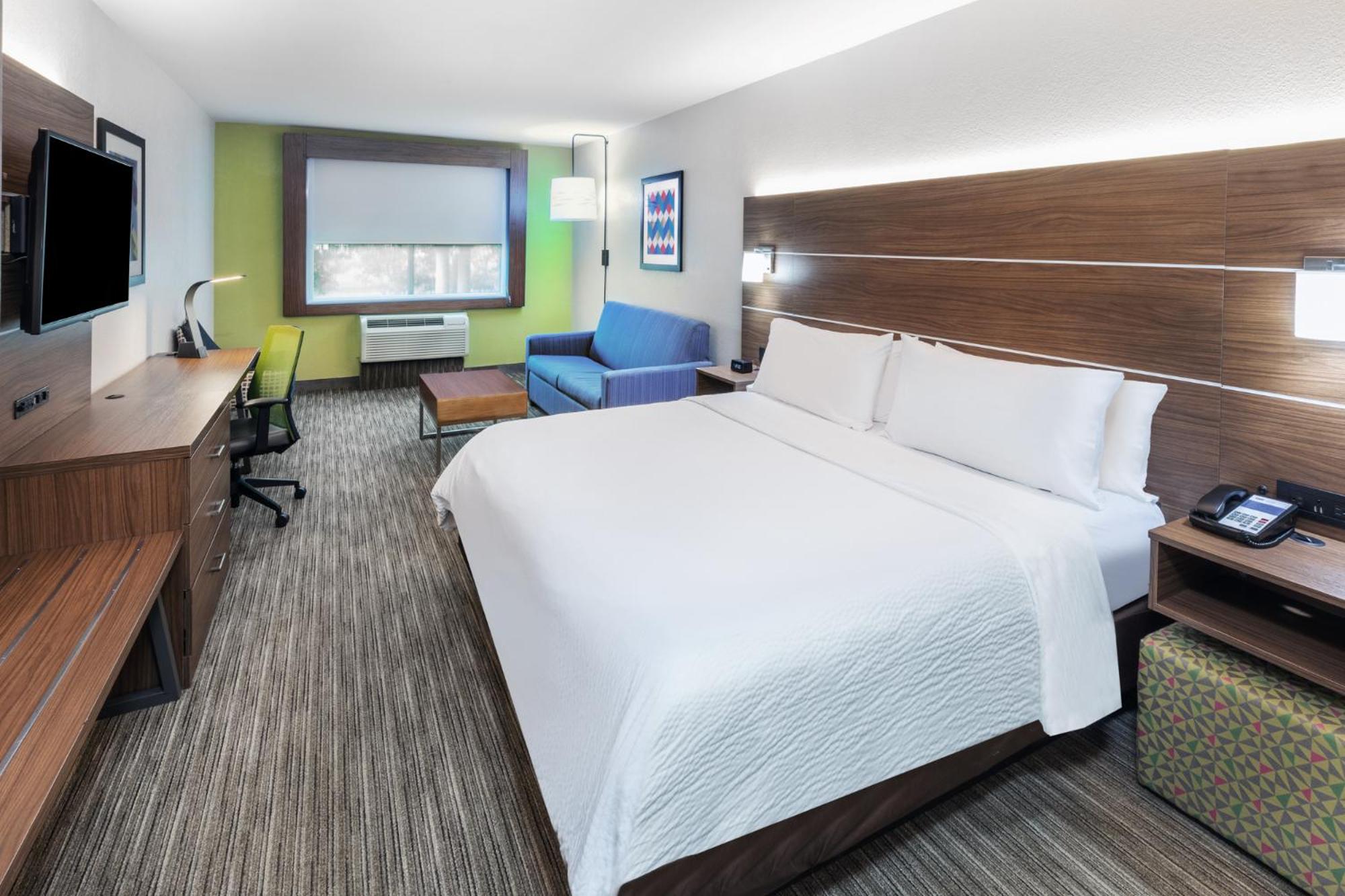 King Suite with Sofa Bed - Photo 10