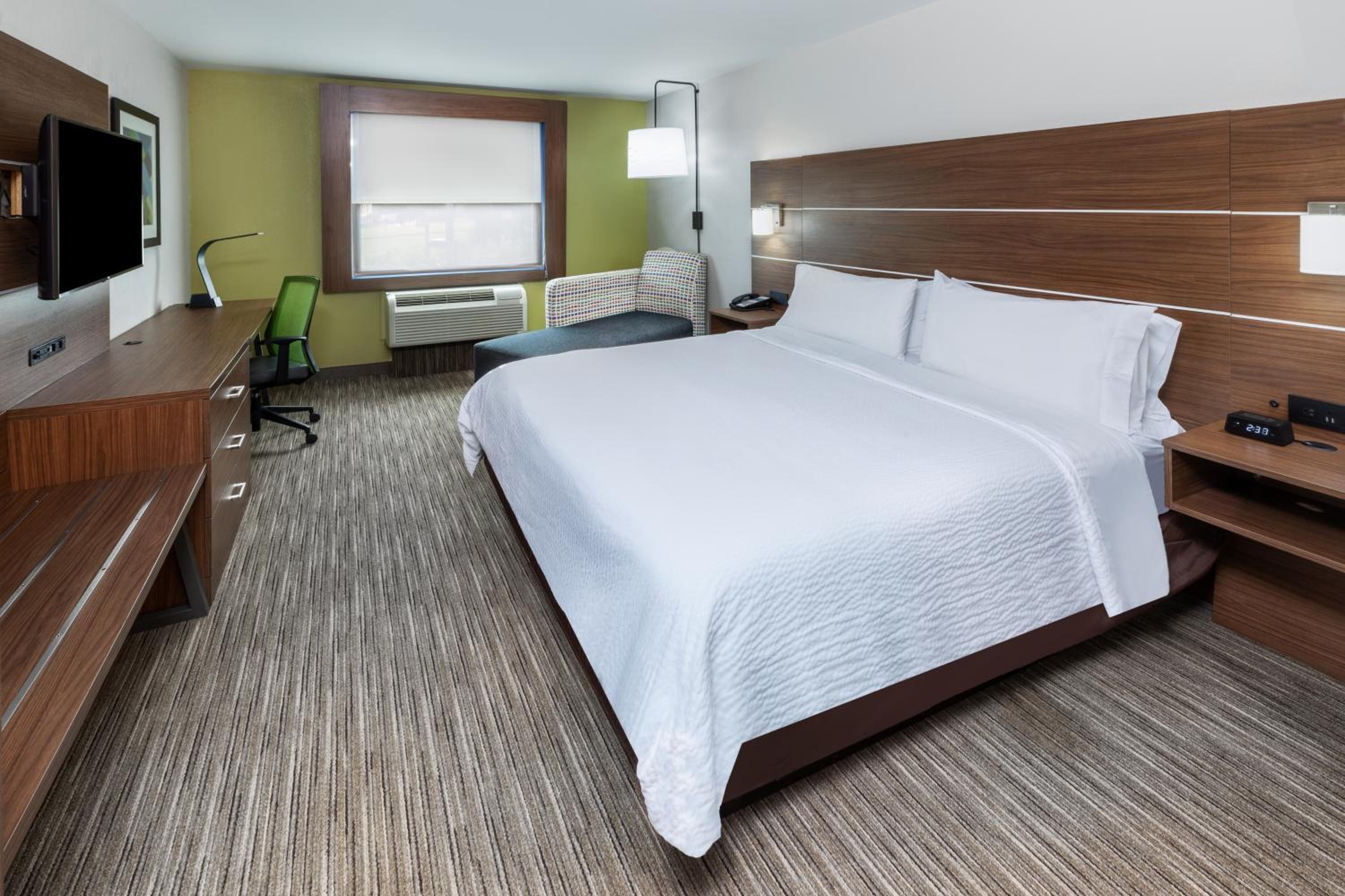 Standard King Room - Photo 1