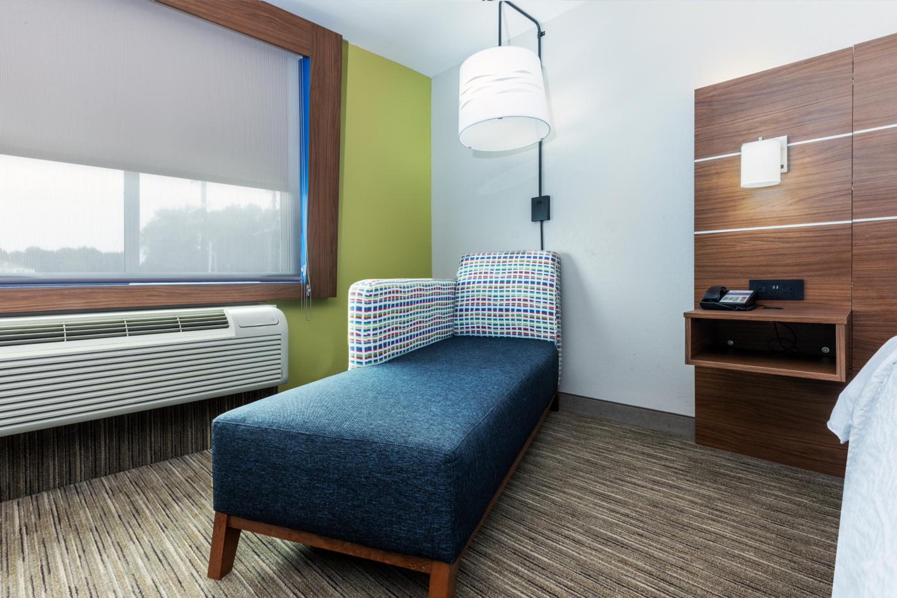 Standard King Room - Photo 4