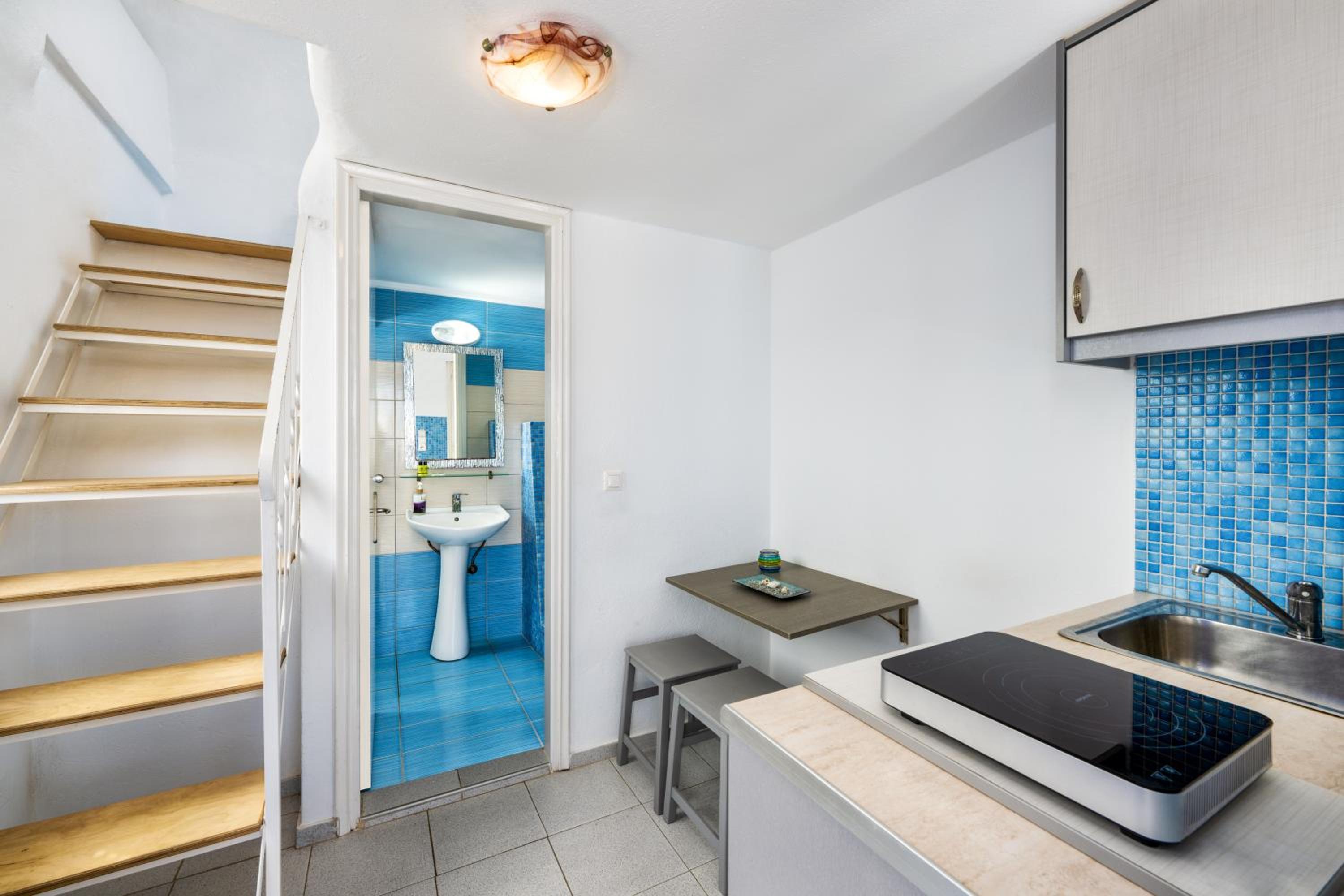 Deluxe Double Room with Sea View - Photo 2