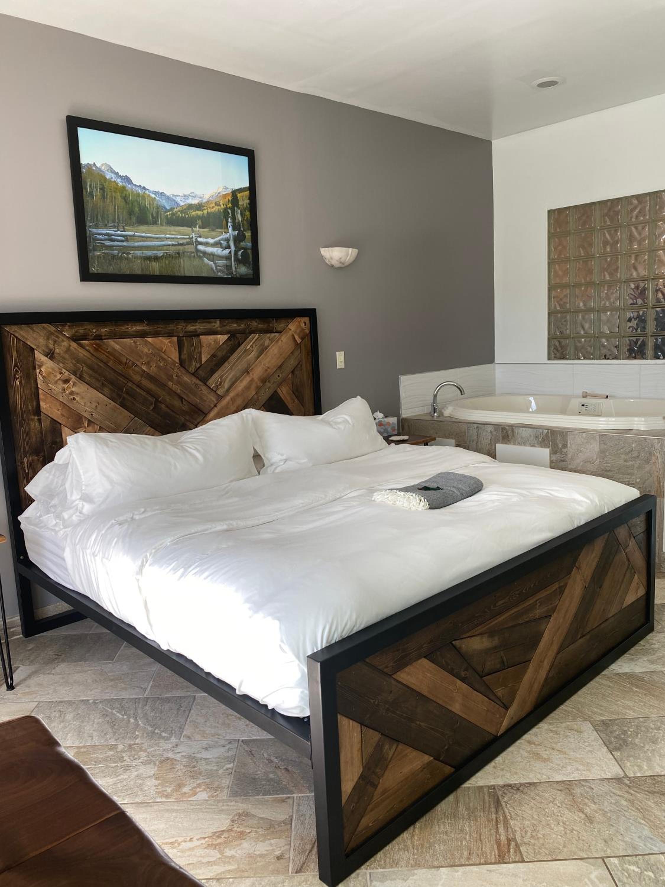 King Suite with Spa Bath photo 3