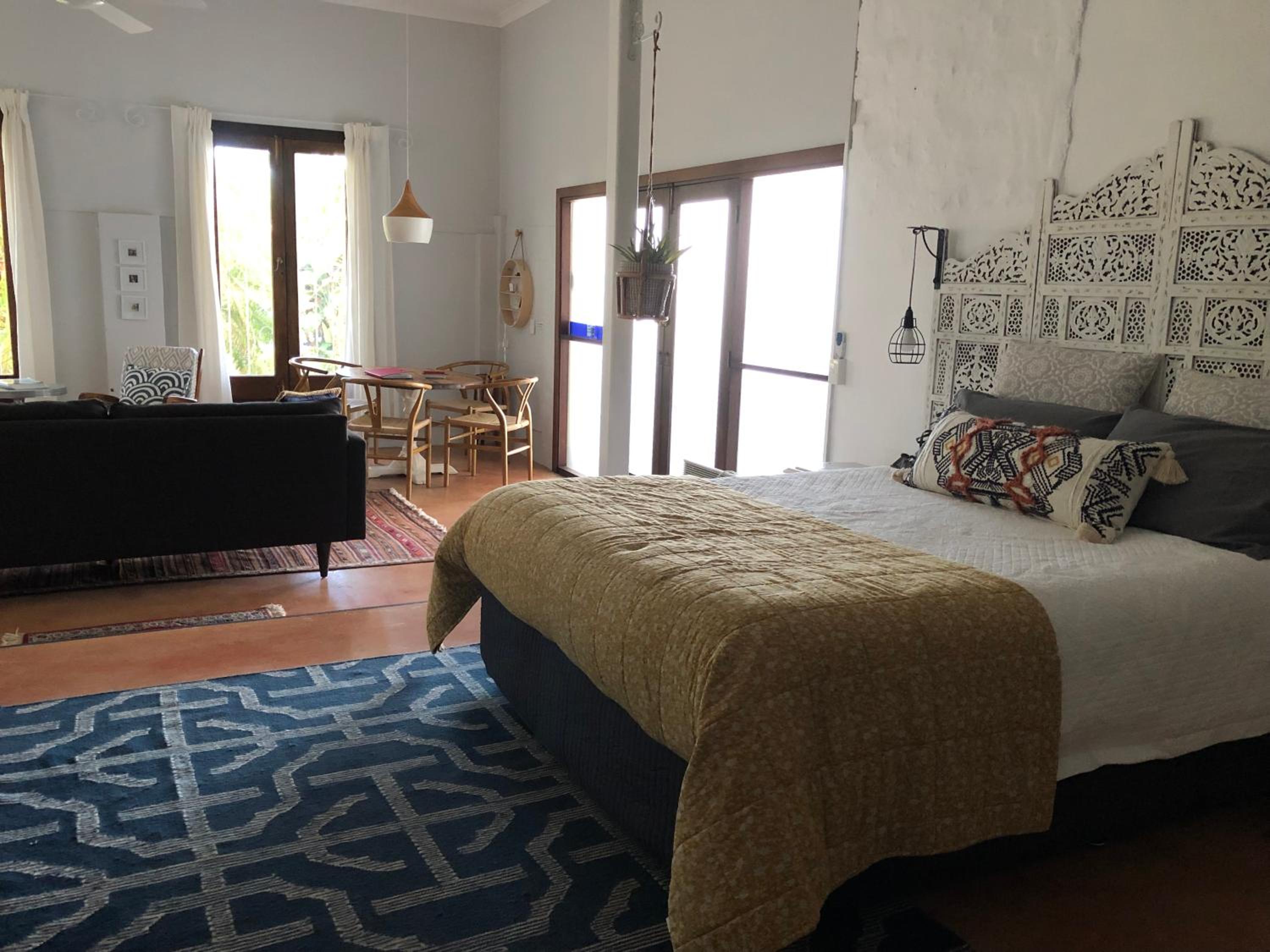 Studio Apartment photo 2