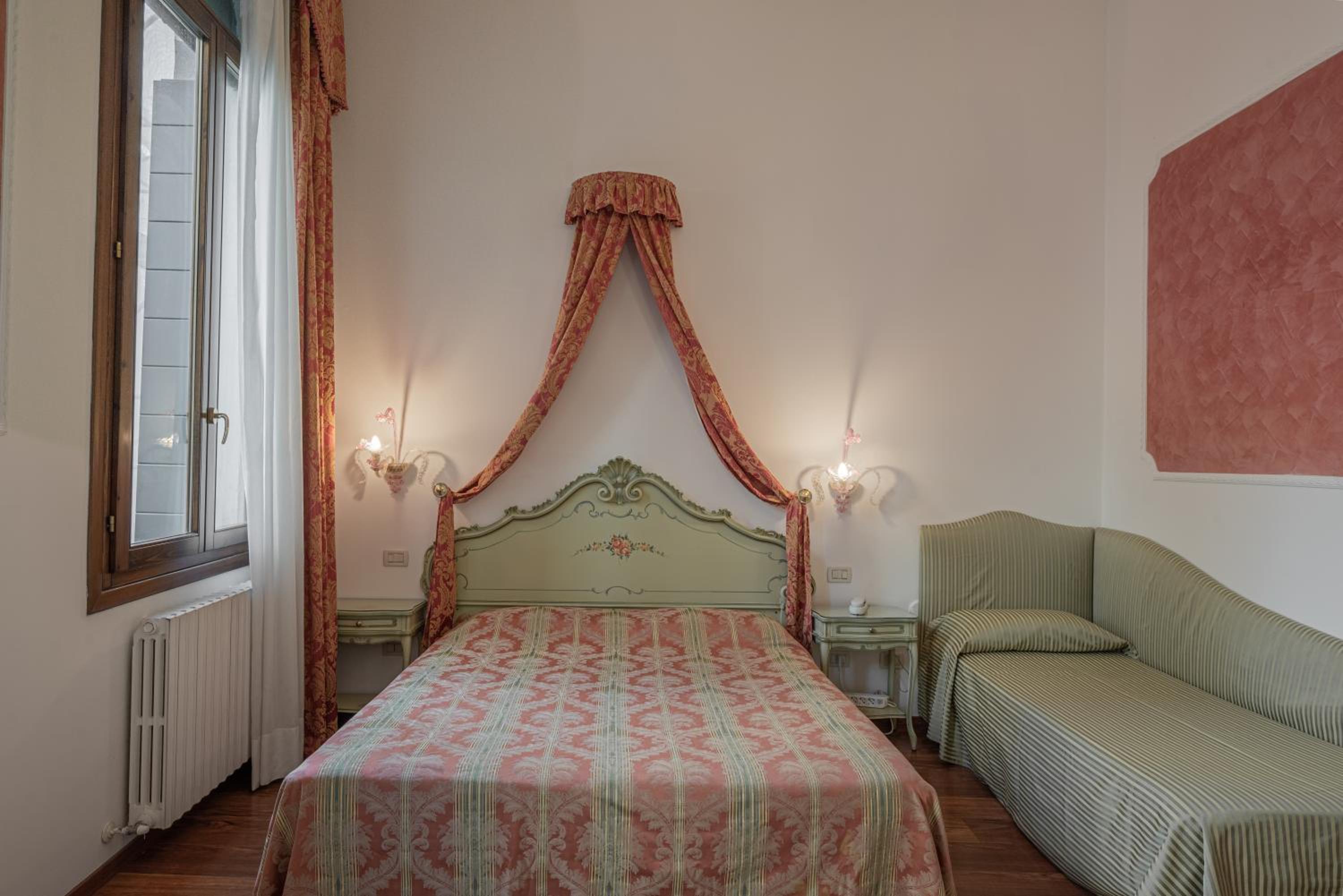 Triple Room with Canal View photo 2