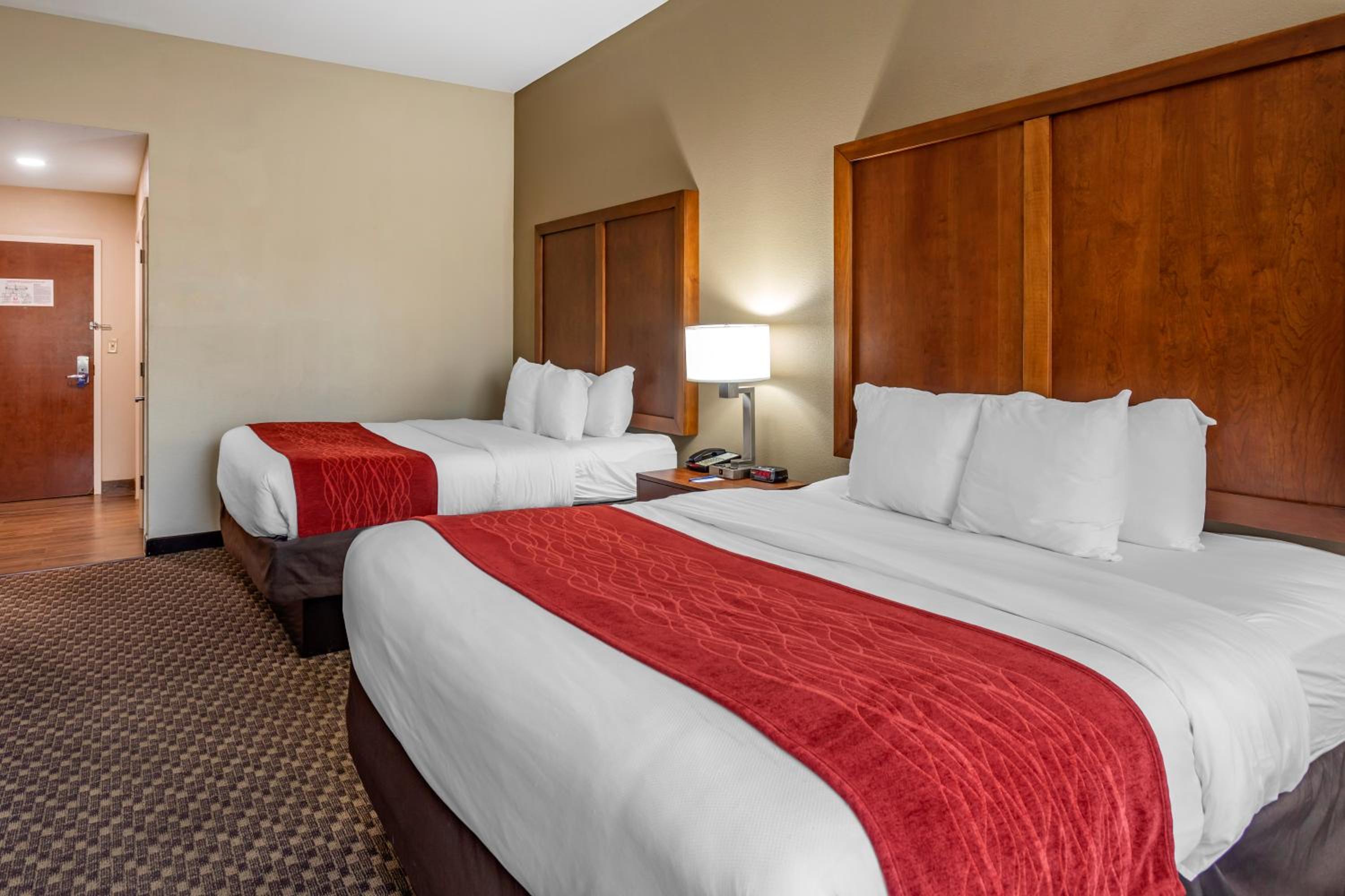 Queen Room with Two Queen Beds - Non-Smoking - Photo 1