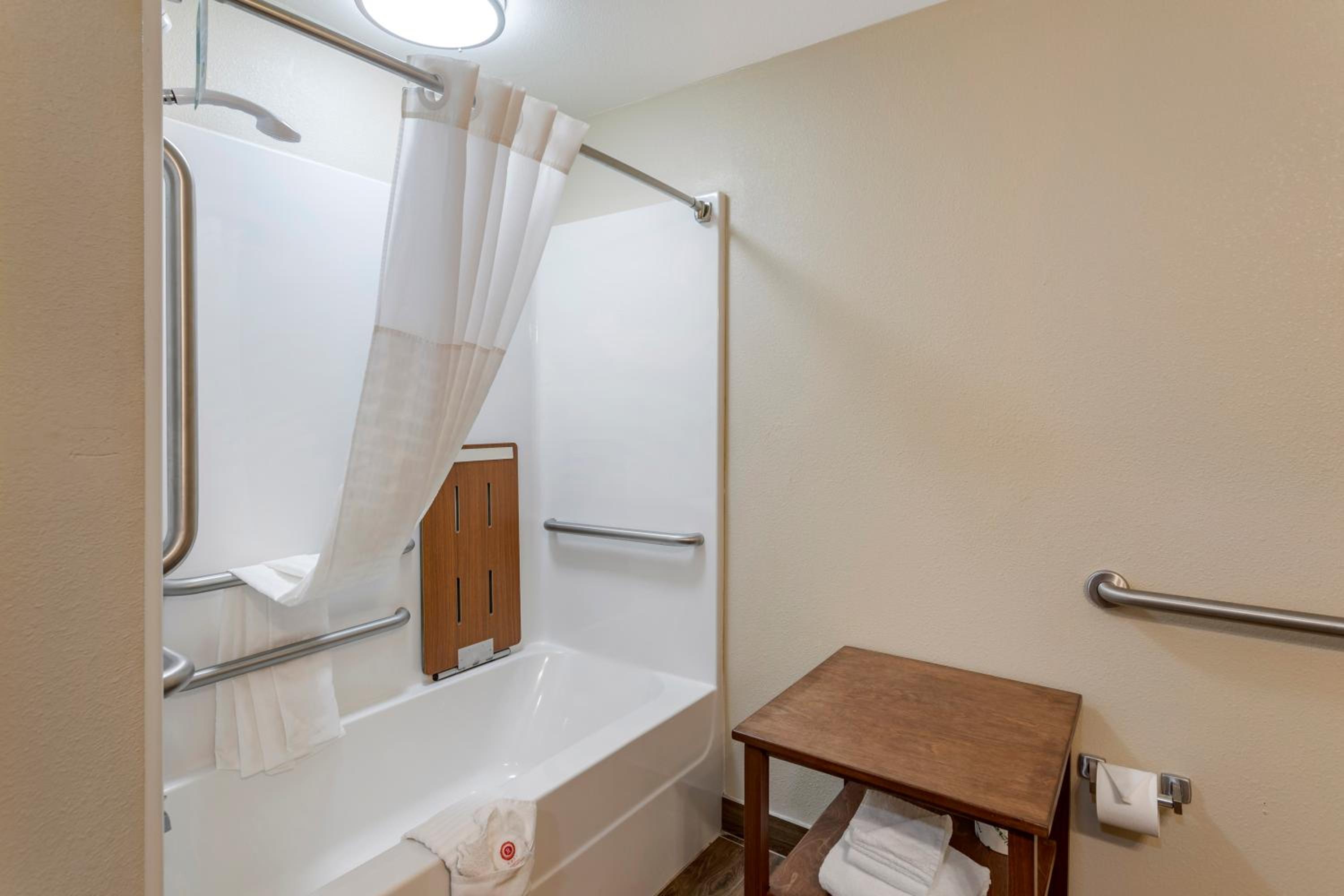 King Room - Accessible/Non-Smoking - Photo 4
