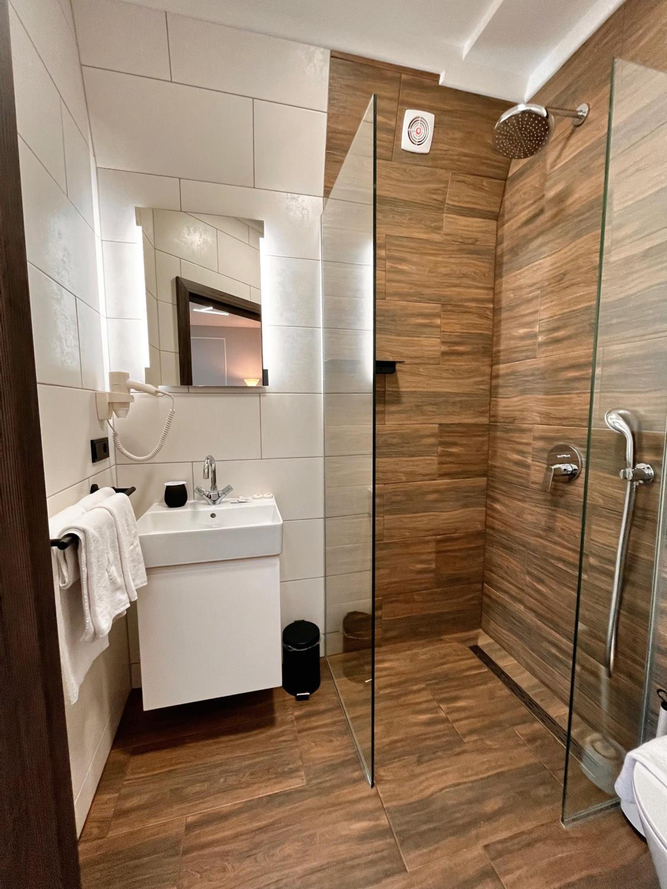 Superior Quadruple Room - Photo 5