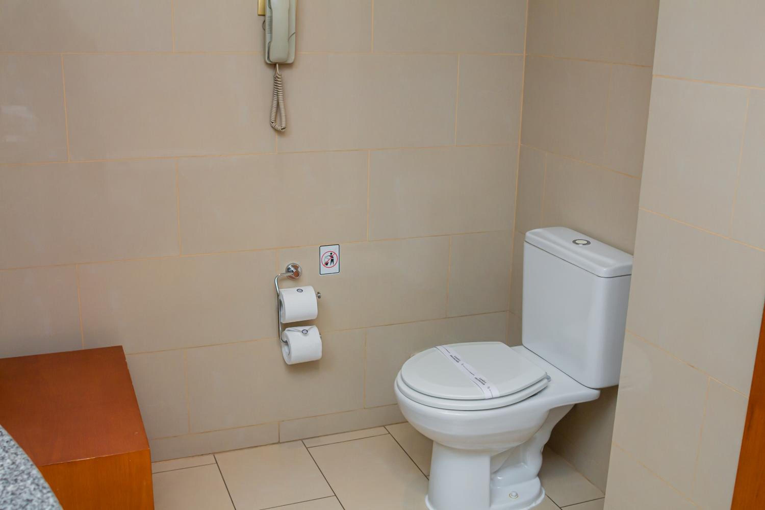 Standard Twin Room - Photo 16