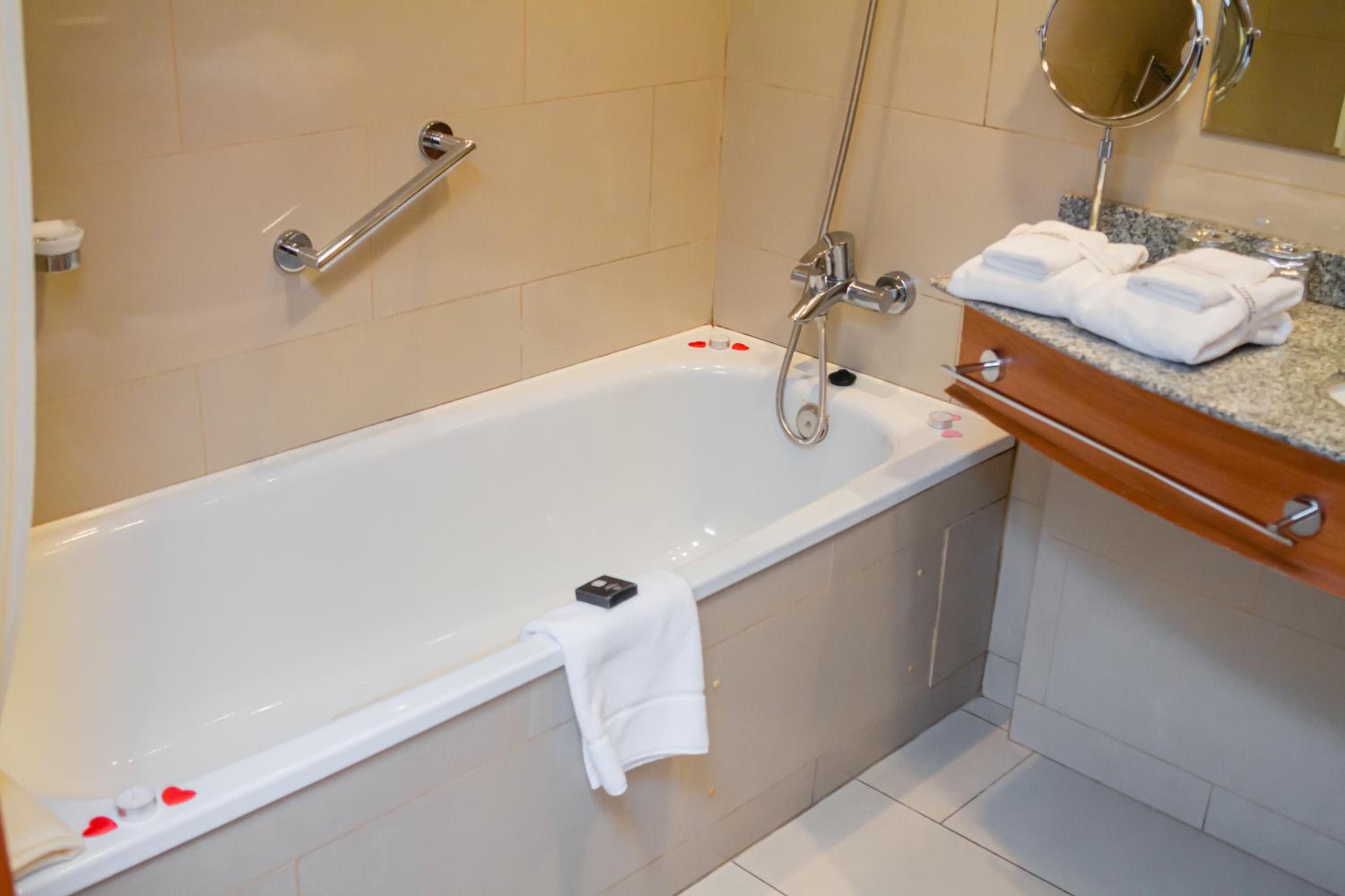 Executive Twin Room - Photo 7