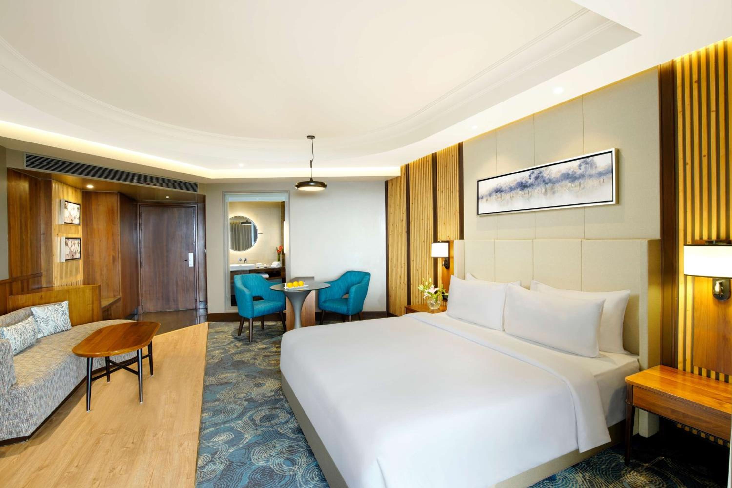 Deluxe Room with Balcony and Club Access - Photo 1
