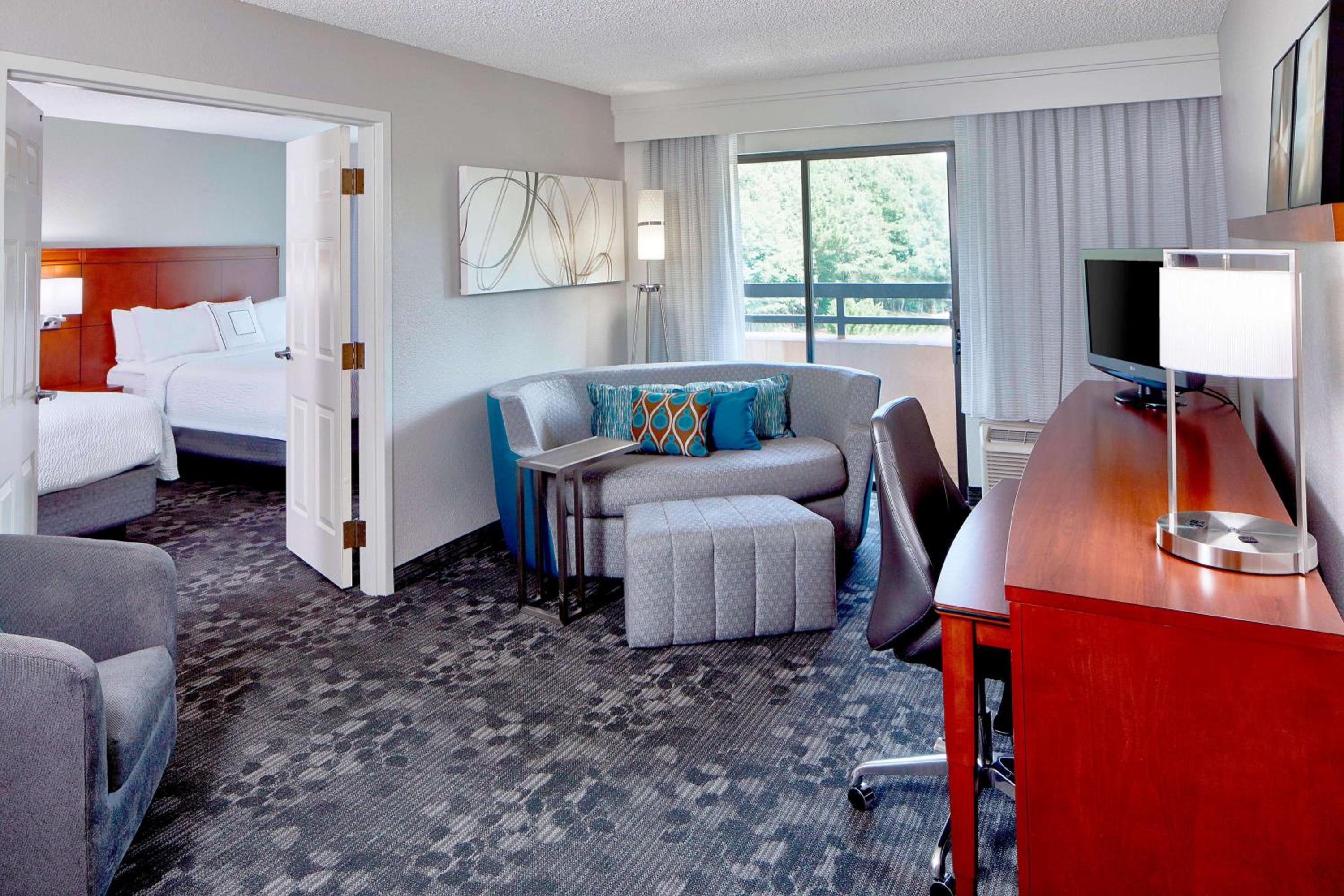 One Bedroom Suite Two Queens