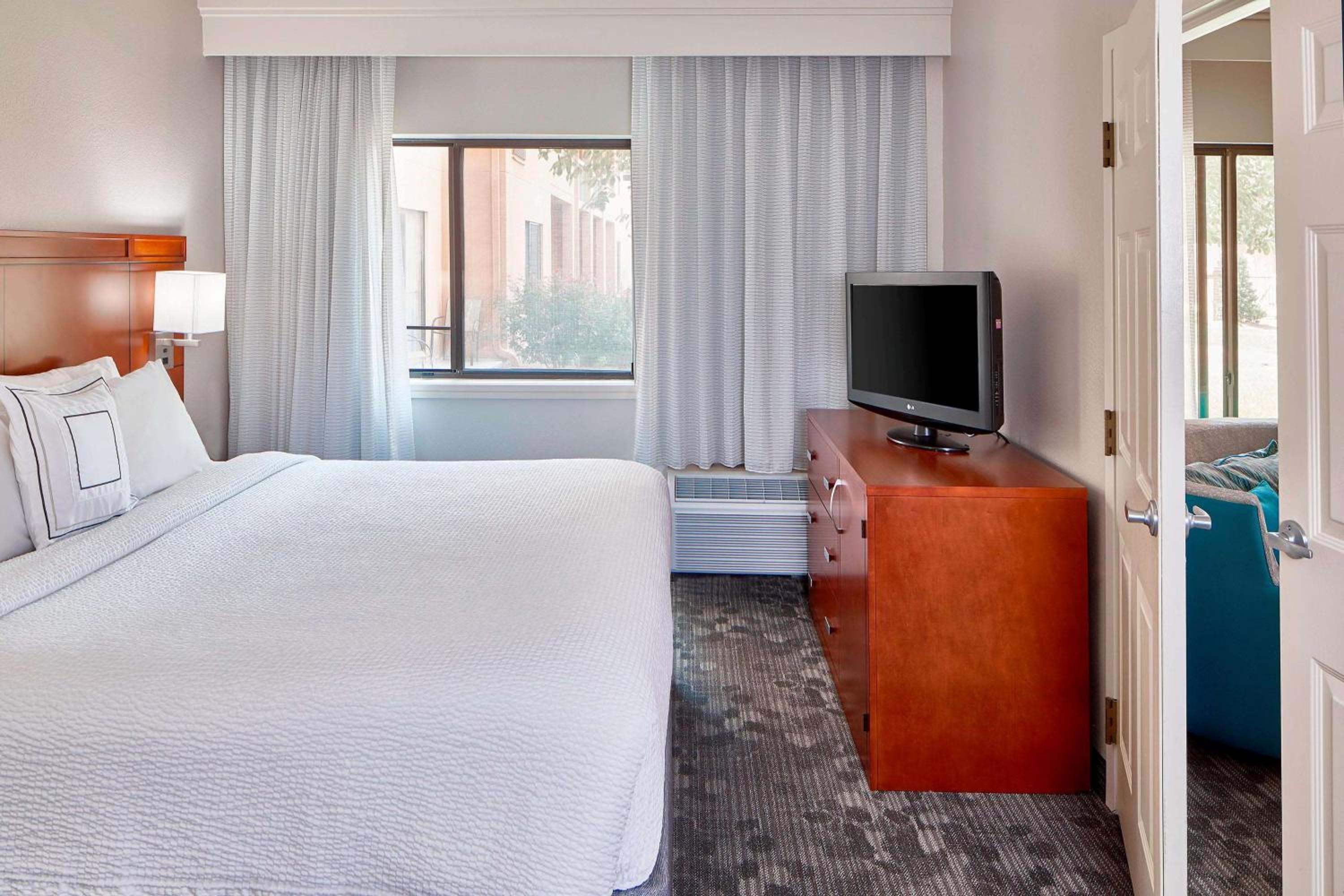 Hearing Accessible One Bedroom Suite King