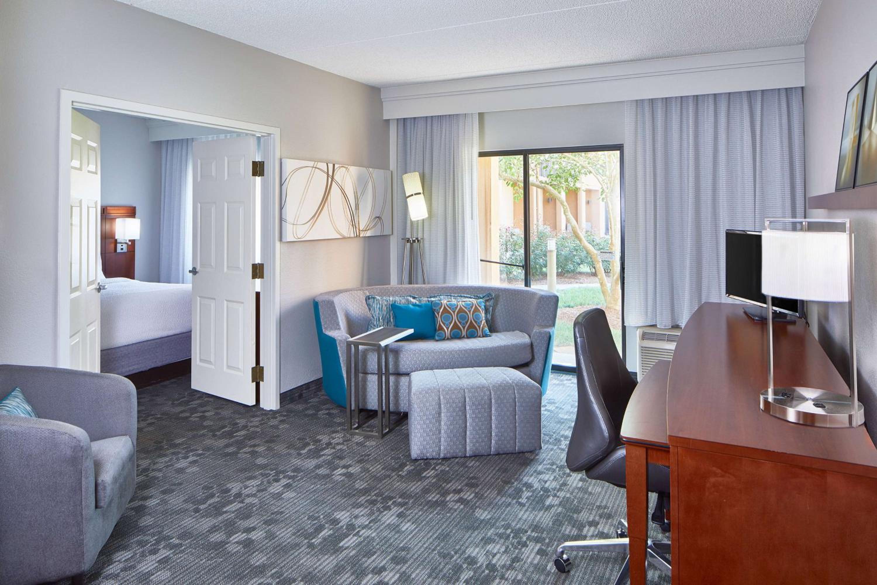 Hearing Accessible One Bedroom Suite King photo 2