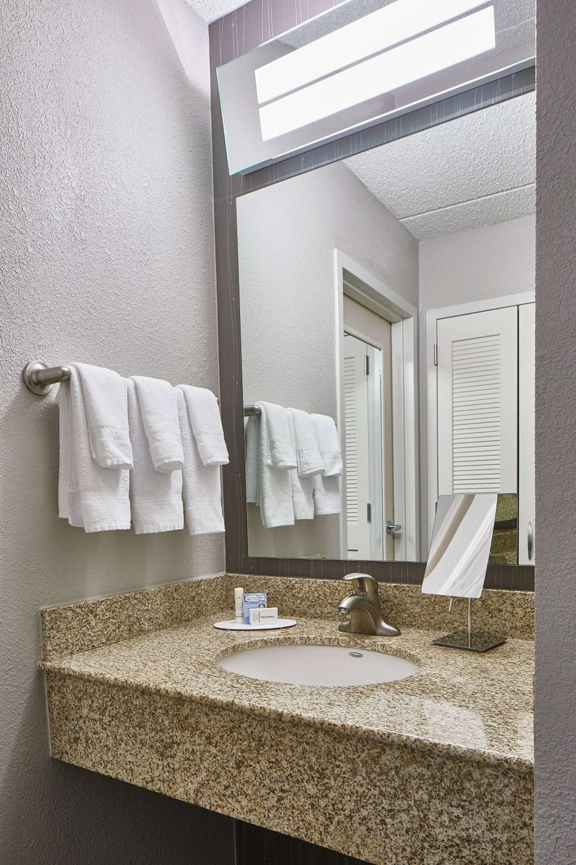 One Bedroom Suite Two Queens photo 2