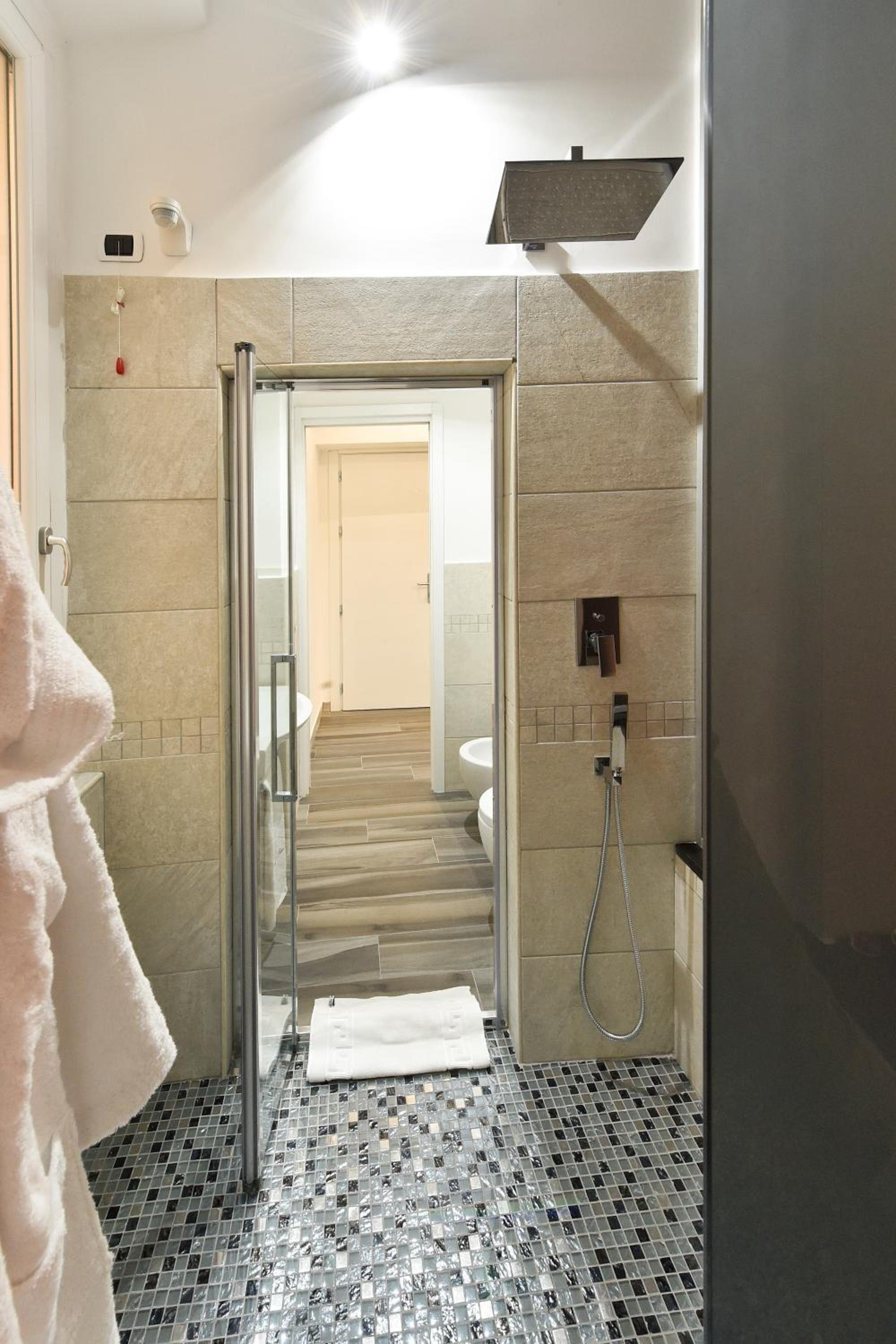 Suite with Spa Bath photo 3