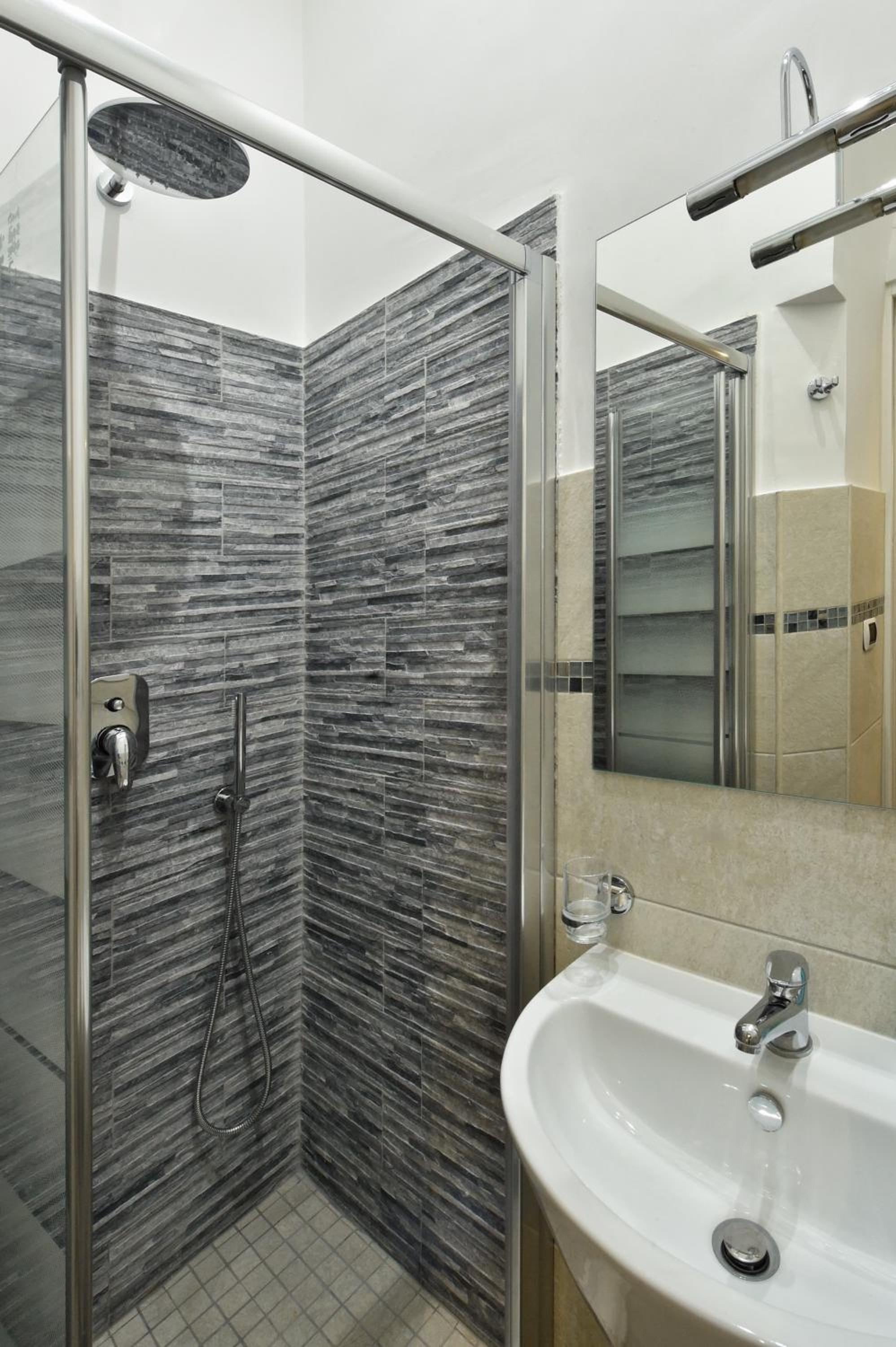 Deluxe Junior Suite photo 3