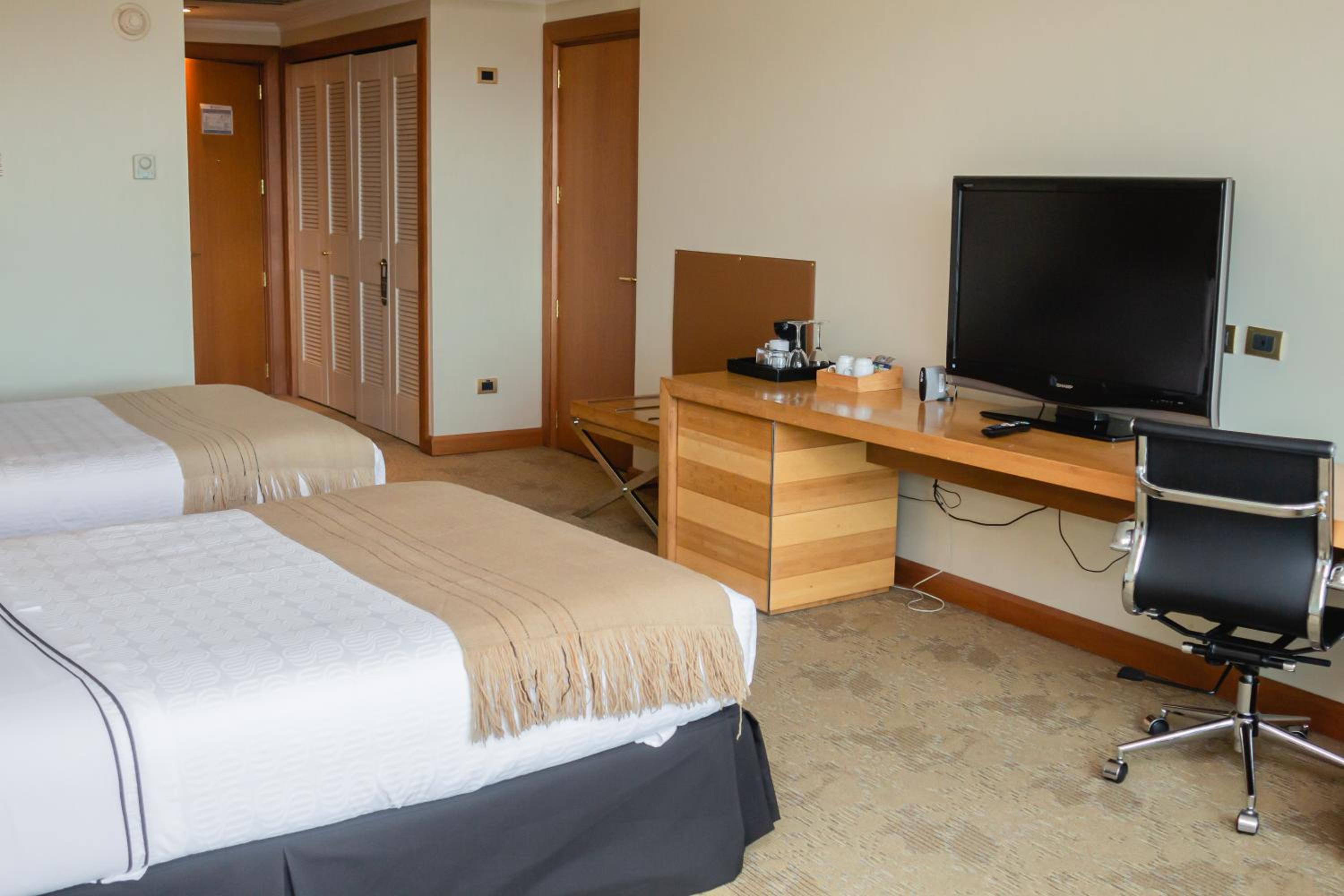 Standard Twin Room - Photo 18
