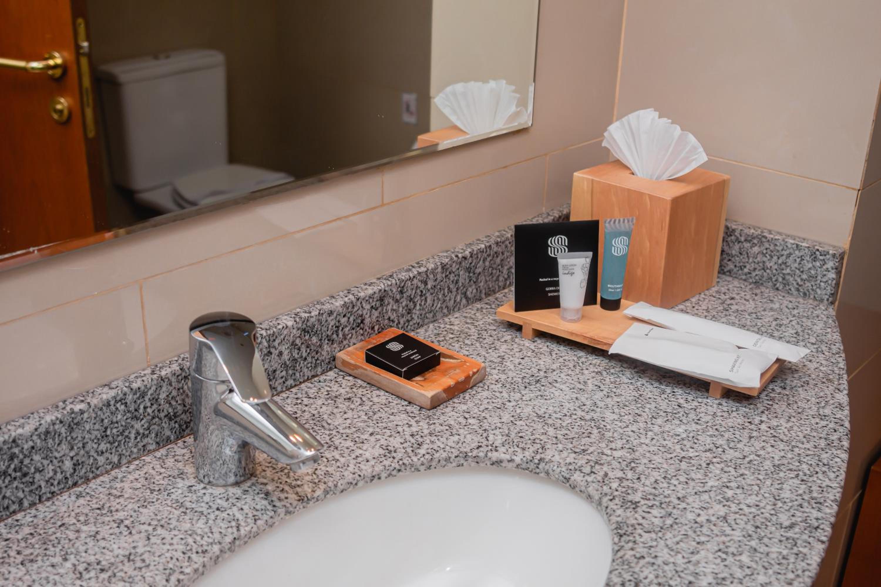 Executive Twin Room - Photo 6