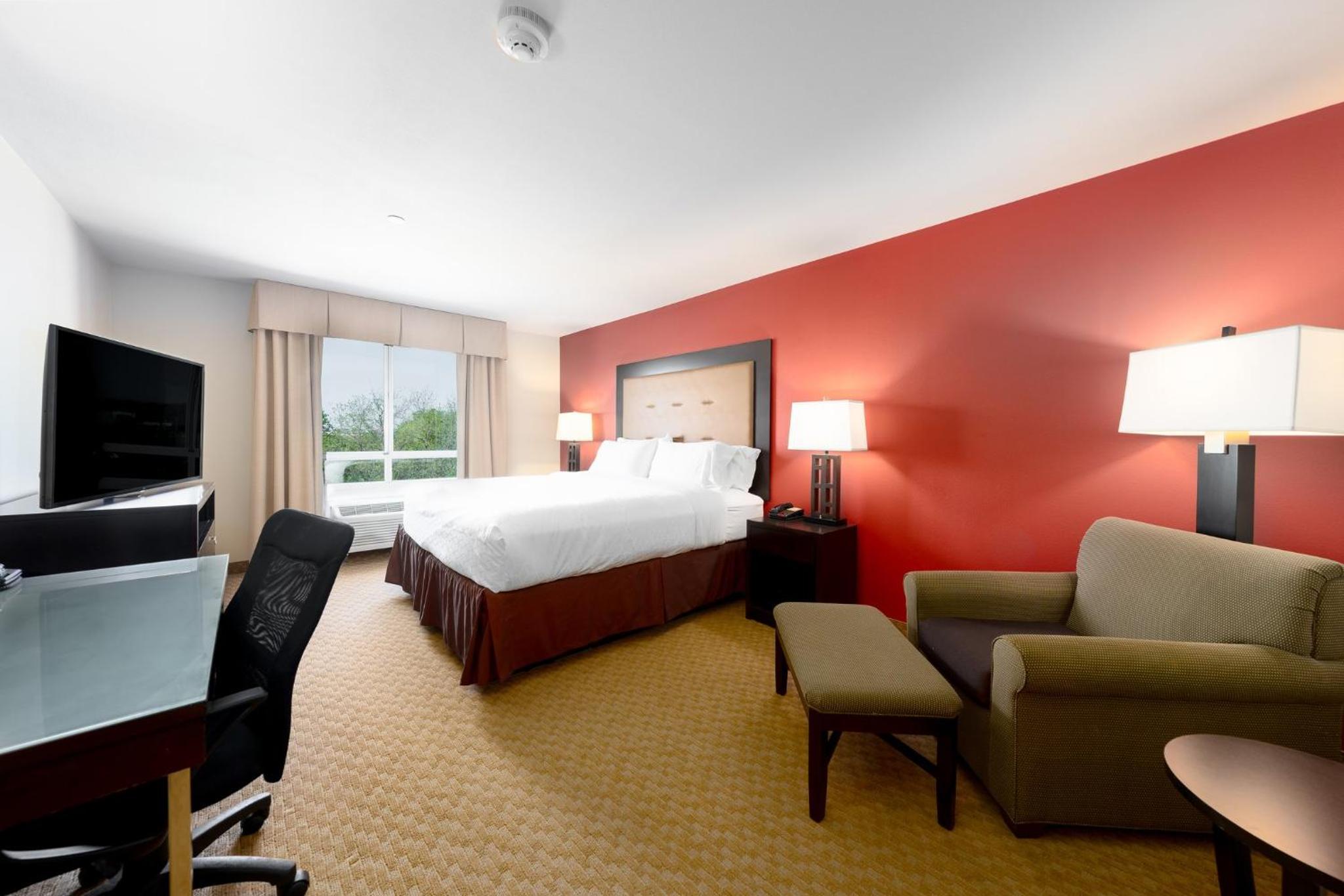 Standard King Room - Photo 6