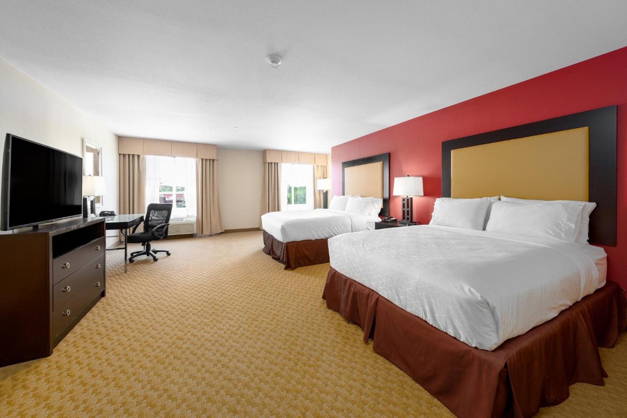 Standard Queen Room with Two Queen Beds - Communications Accessible - Photo 2