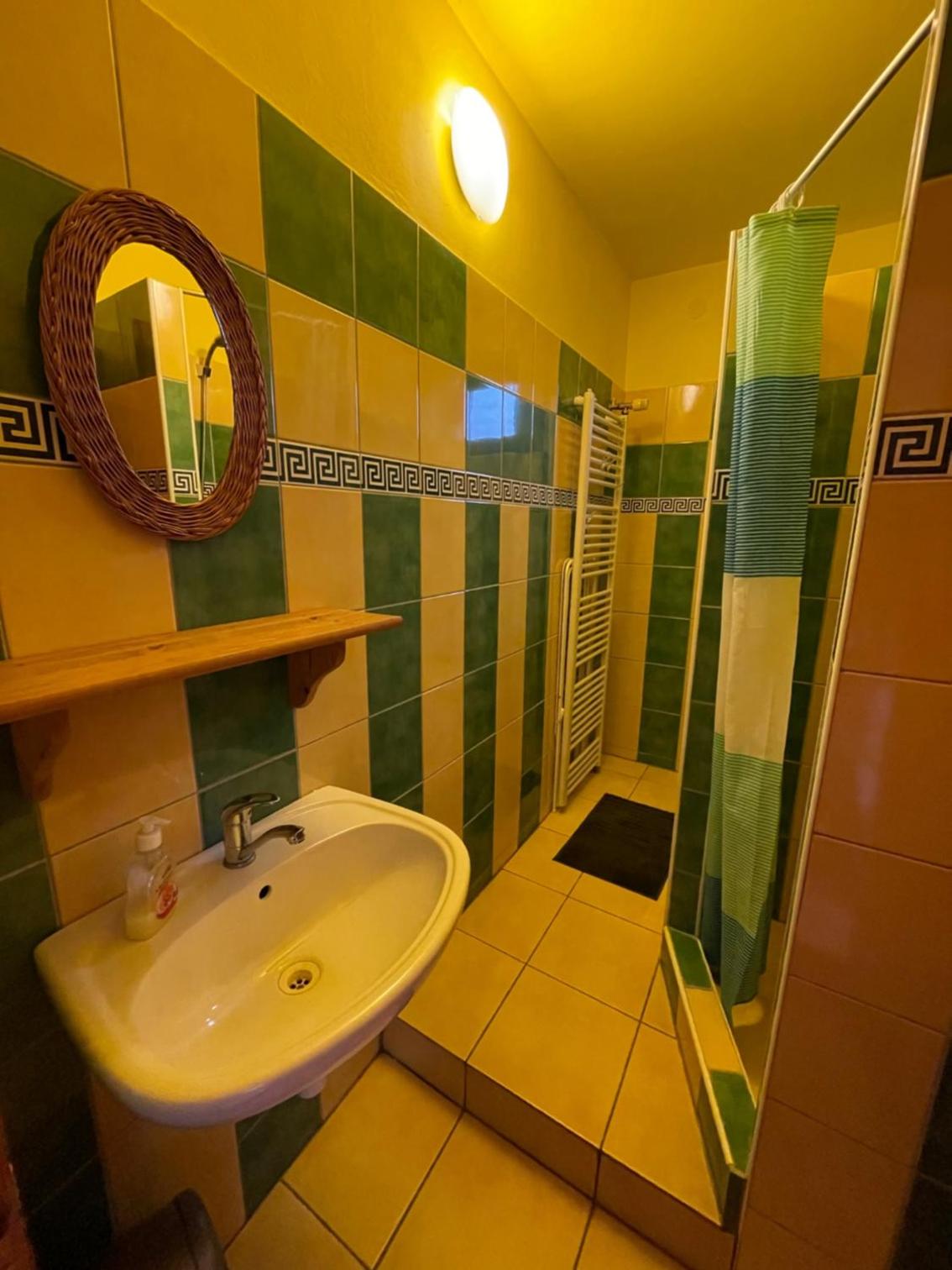Standard Twin Room - Photo 5