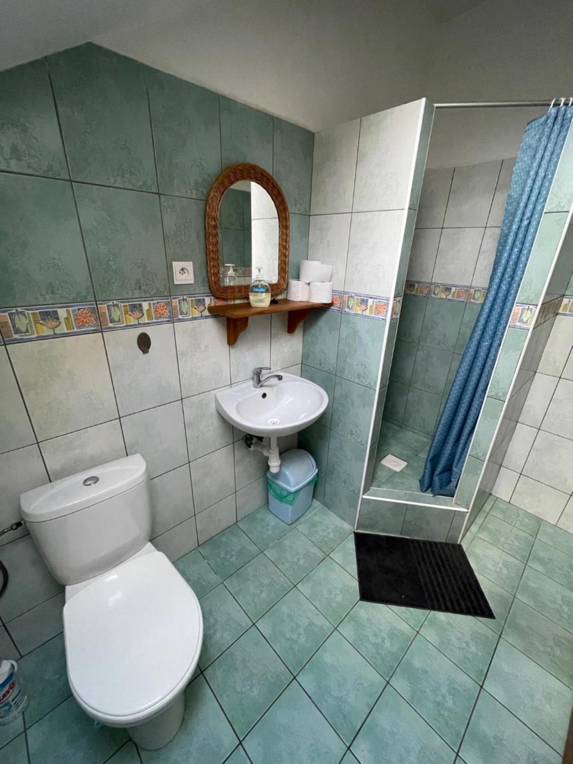 Classic Triple Room - Photo 17