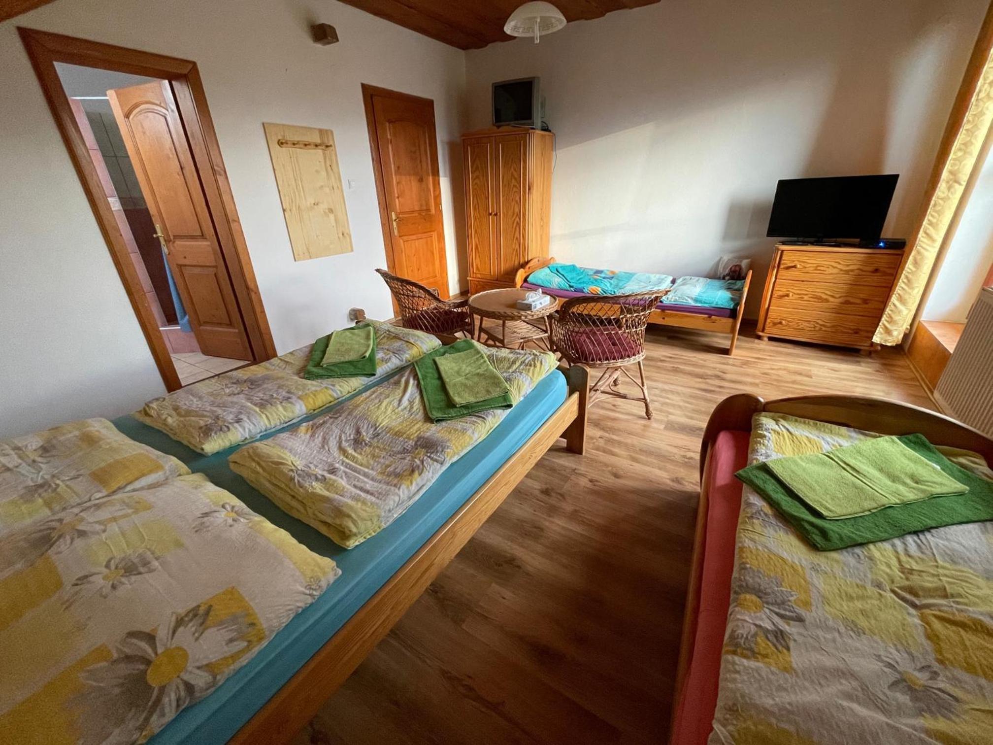 Quadruple Room with Balcony - Photo 15