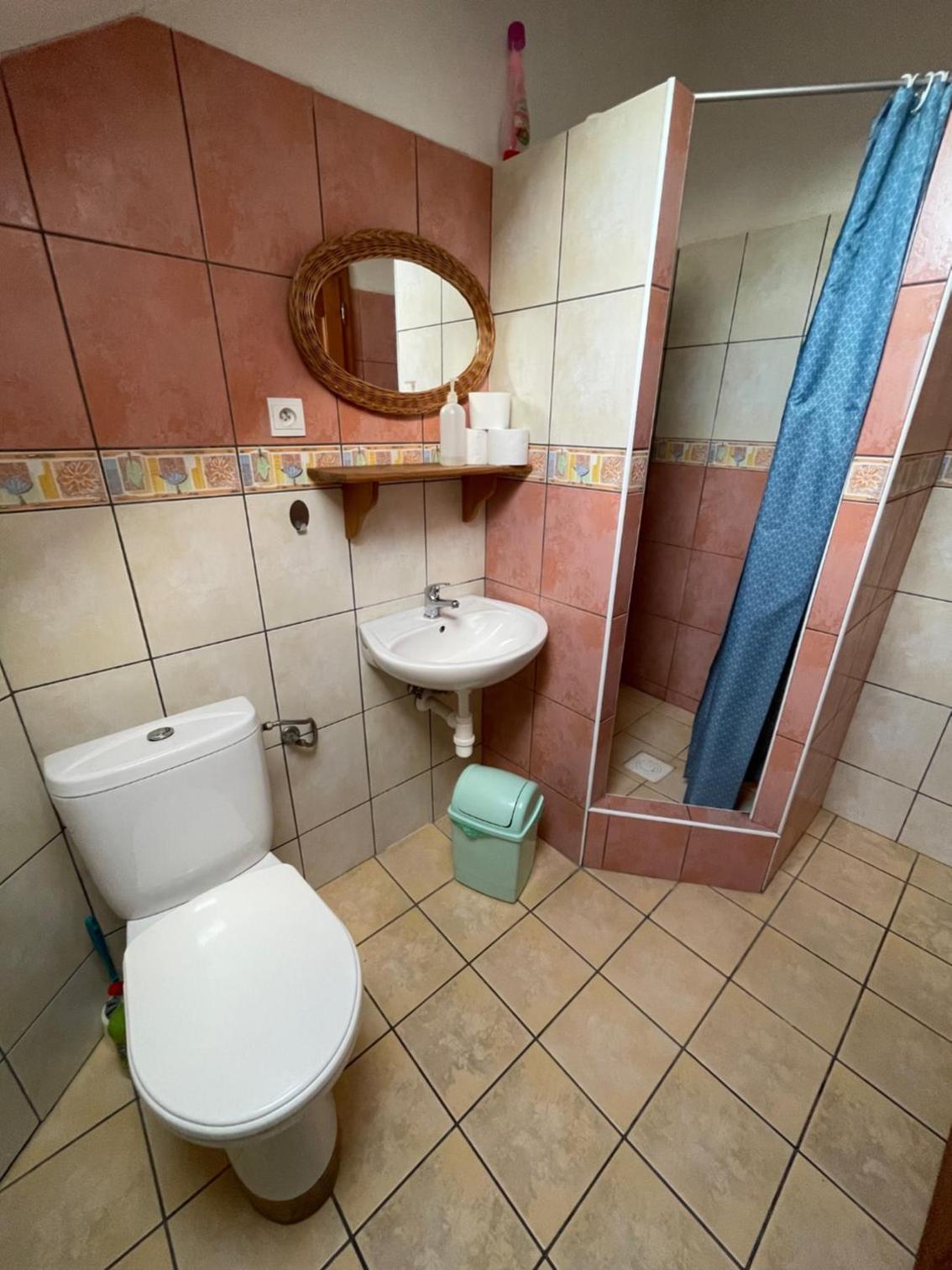 Quadruple Room with Balcony - Photo 7