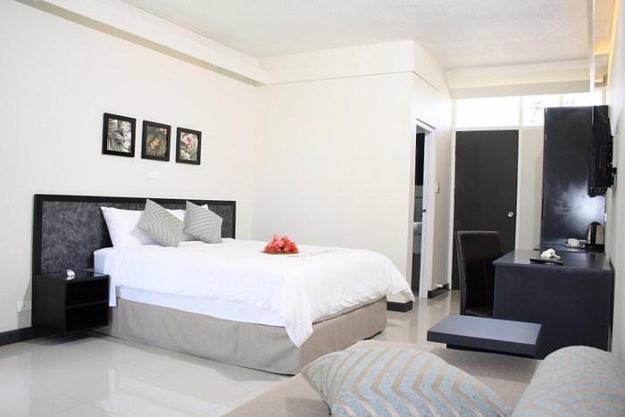 Budget Double Room photo 13