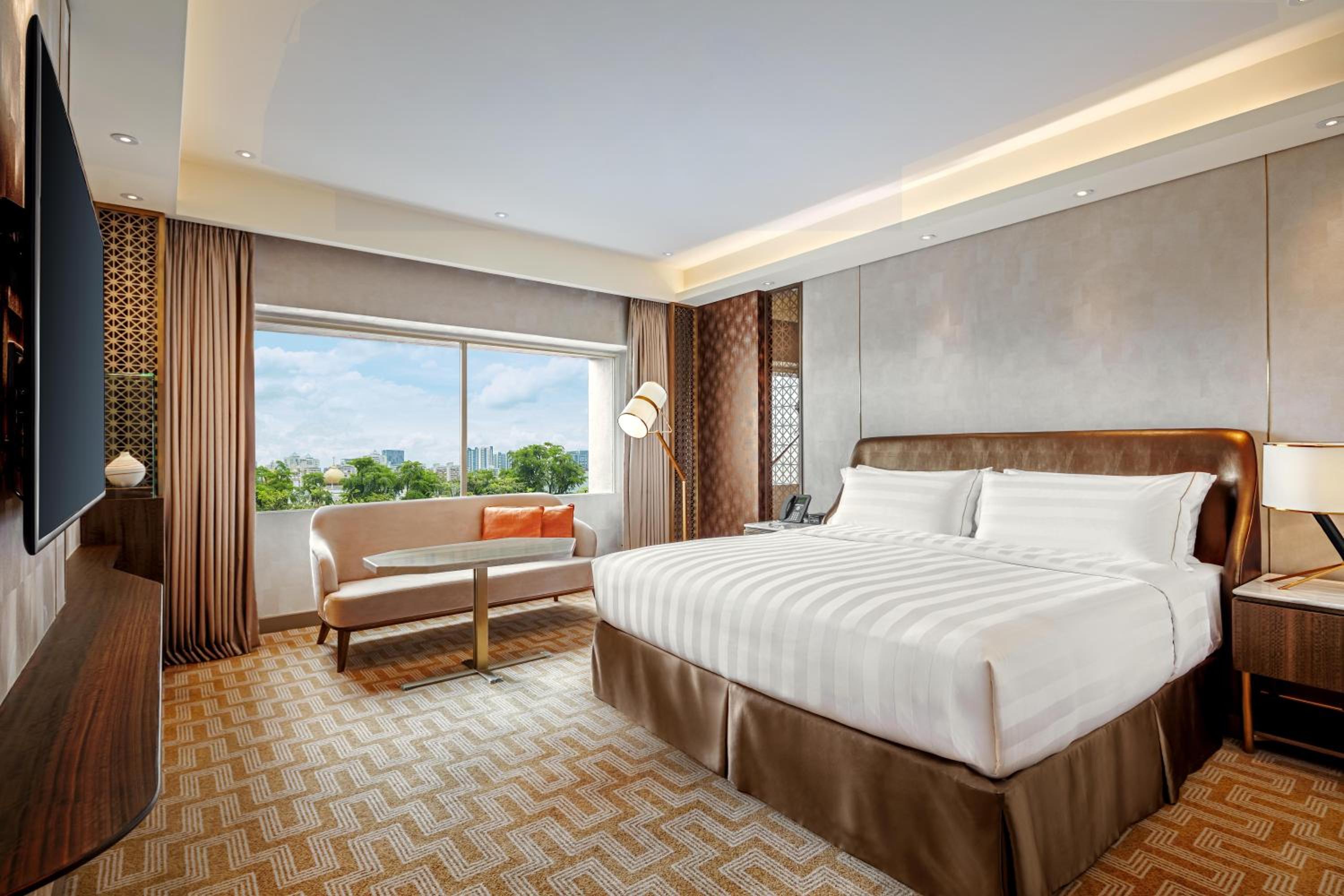 PARKROYAL Club Deluxe Double or Twin Room