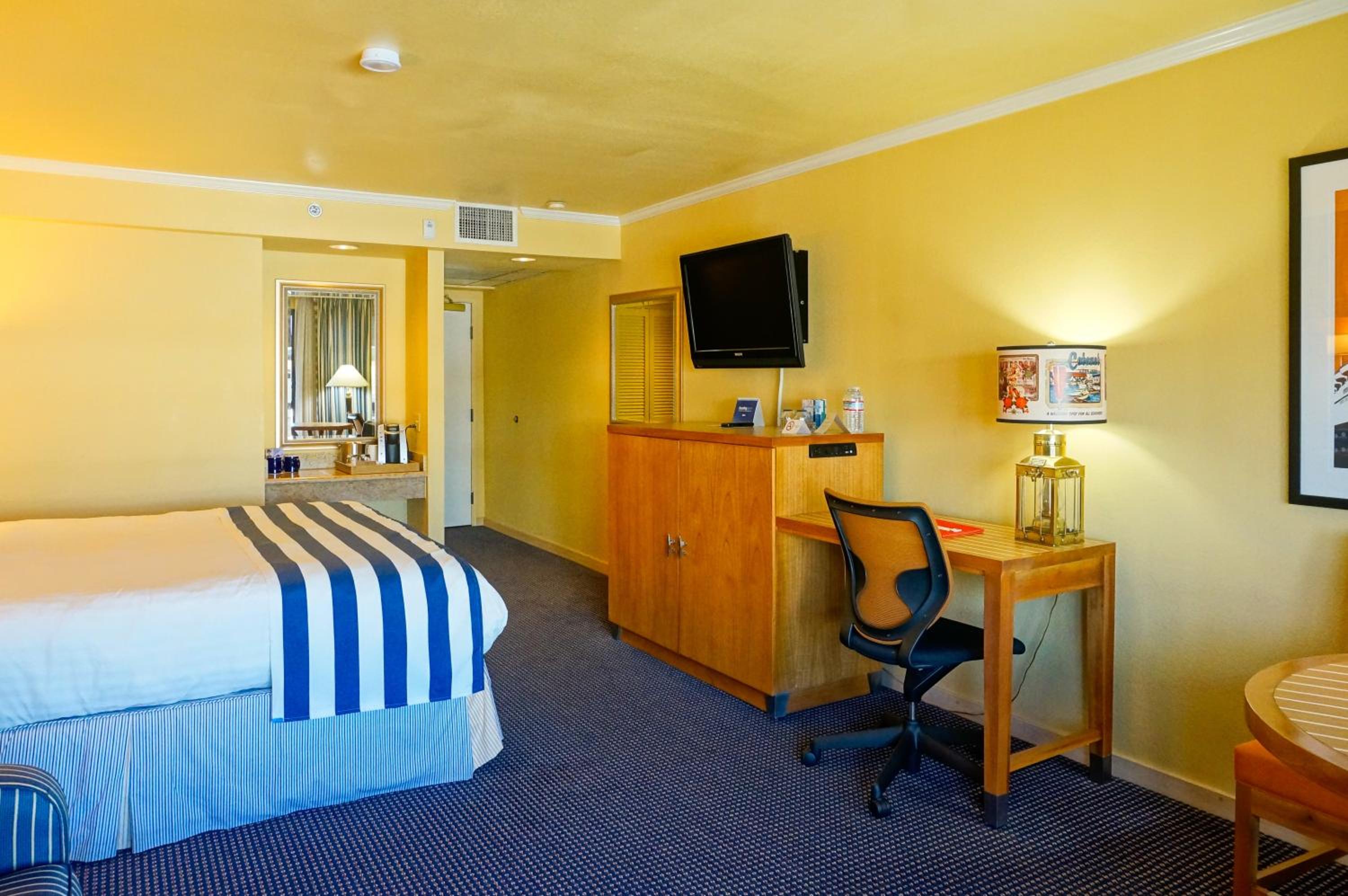 Queen Room photo 2