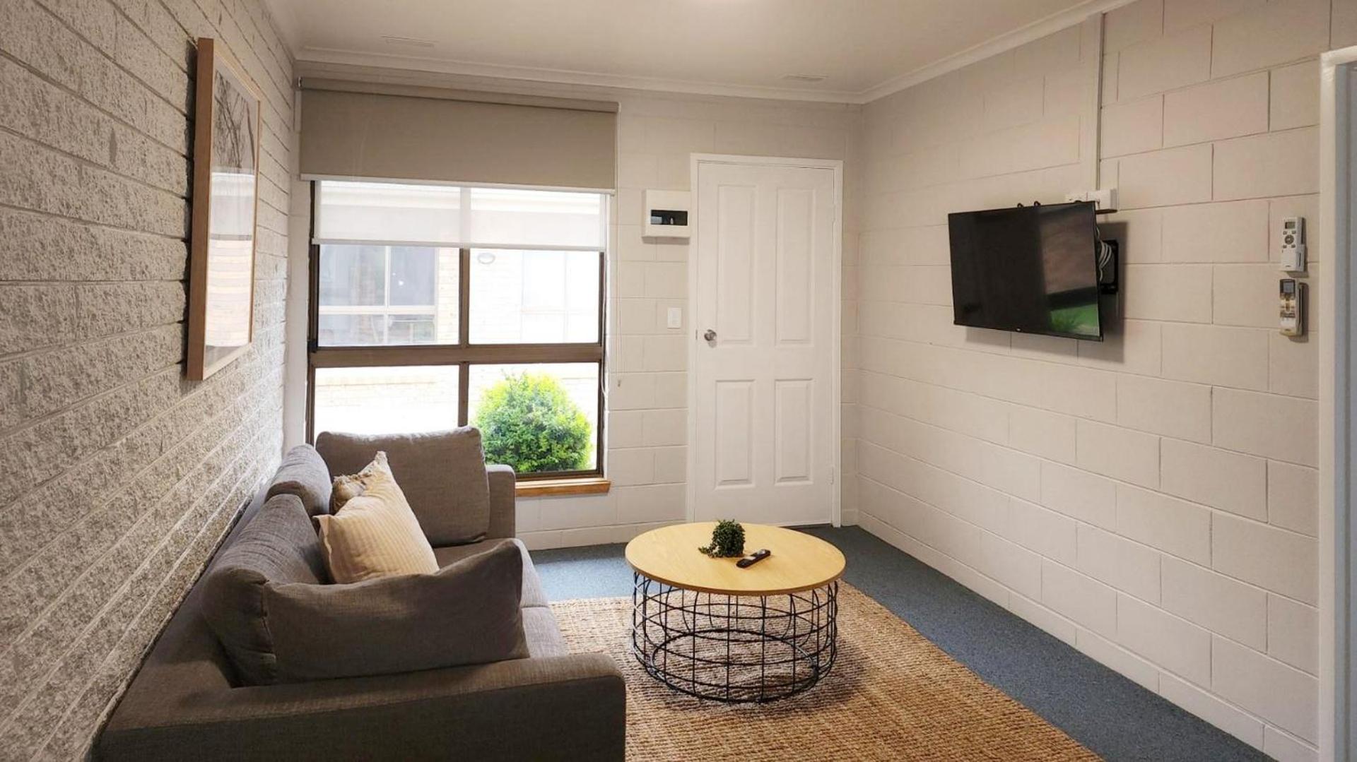 One-Bedroom Apartment - Photo 3