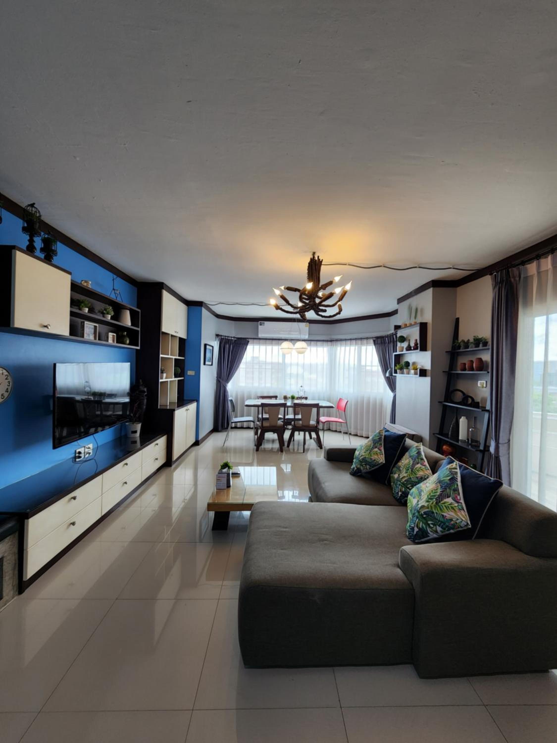 One-Bedroom Apartment - Photo 1