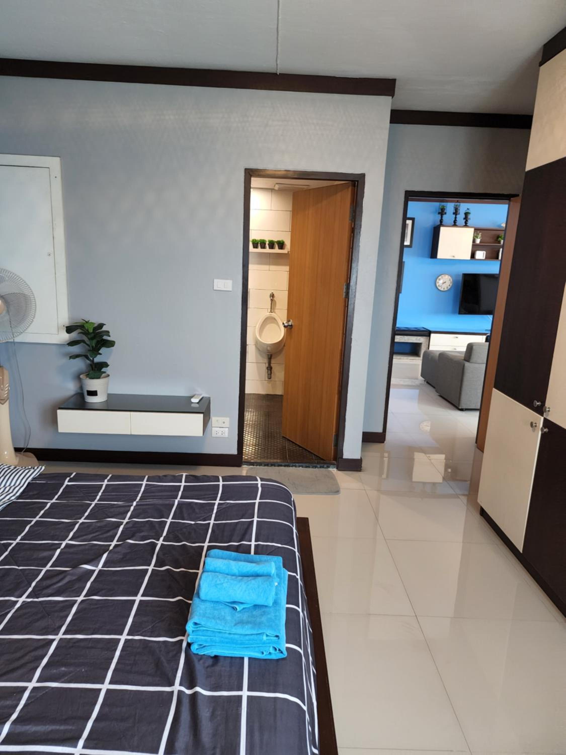 One-Bedroom Apartment - Photo 7