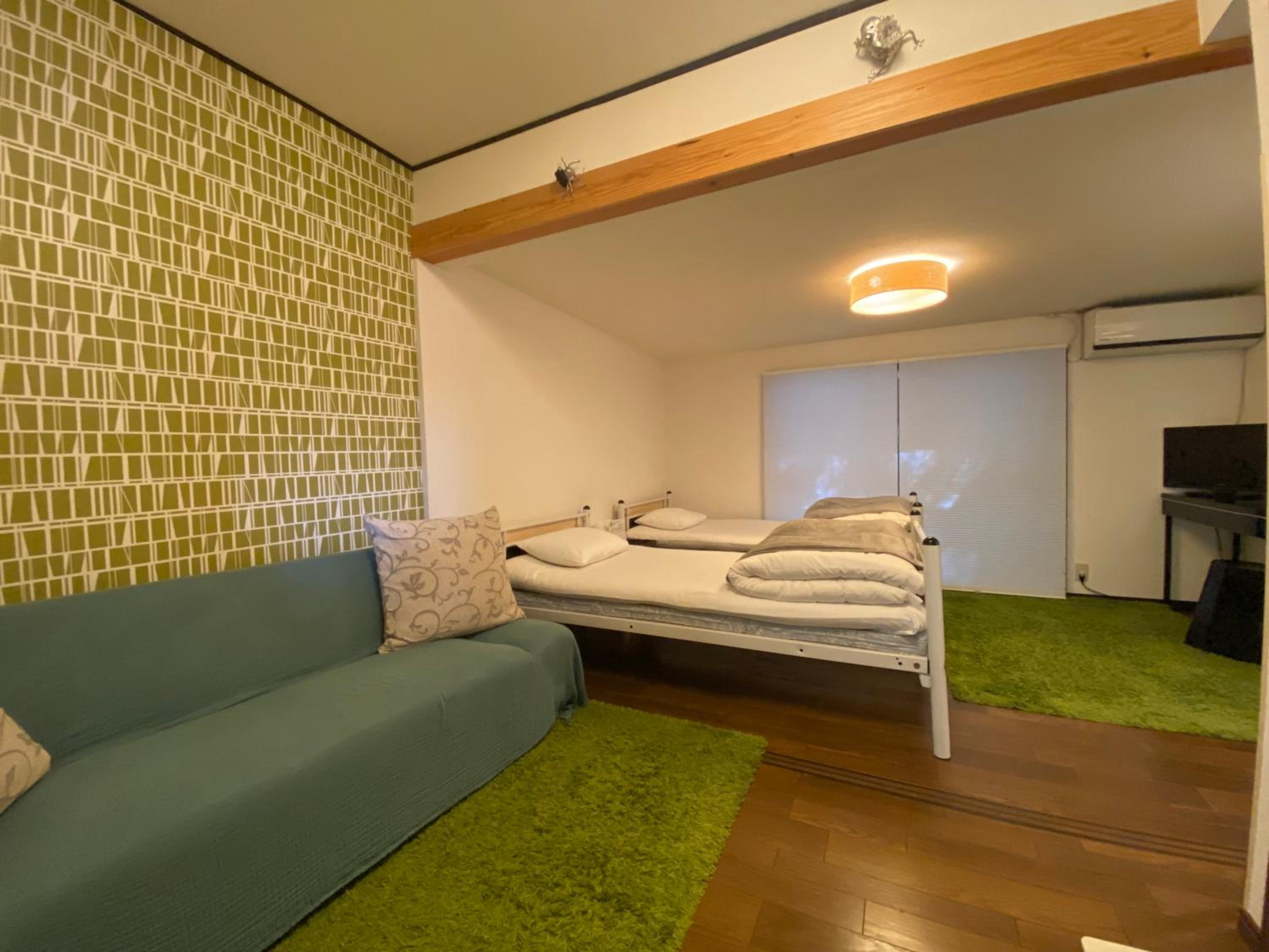 Twin Room with Private Bathroom - Photo 3