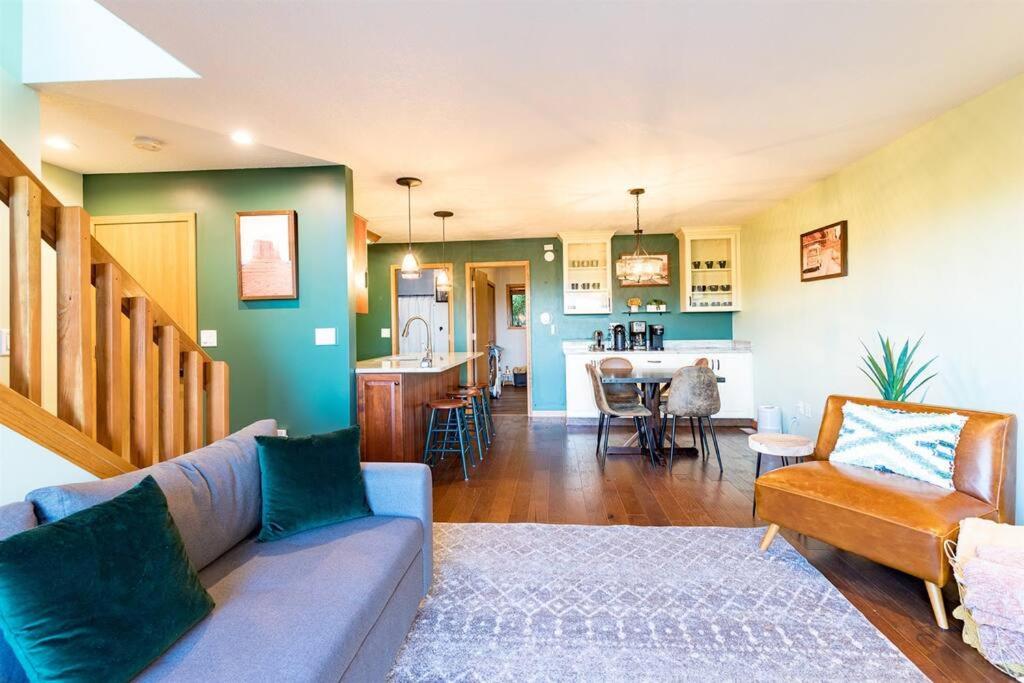 Two-Bedroom House photo 3