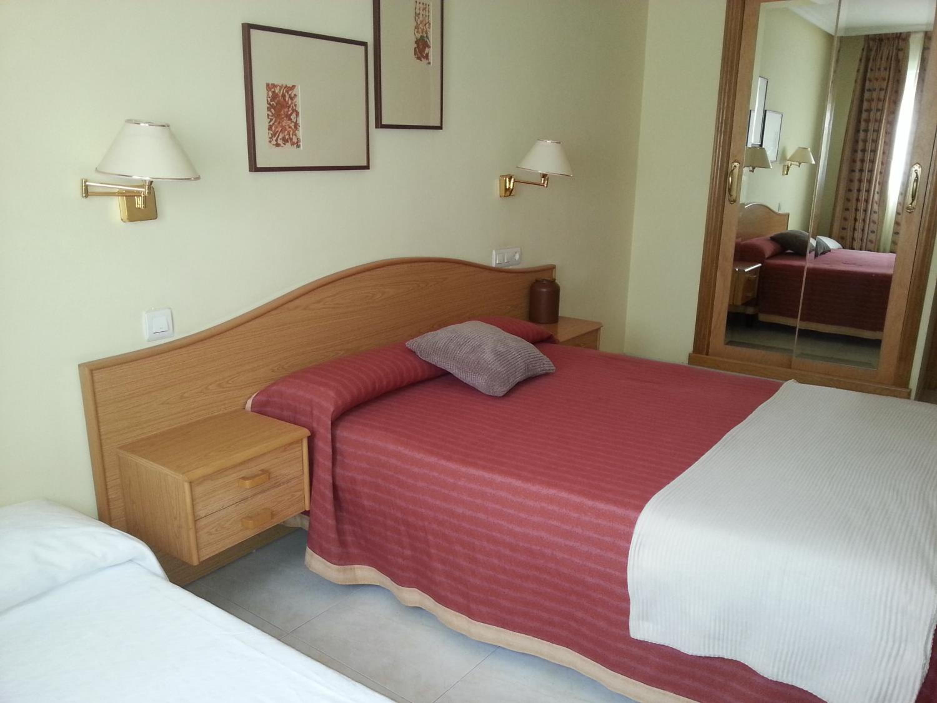 Double or Twin Room - Photo 2