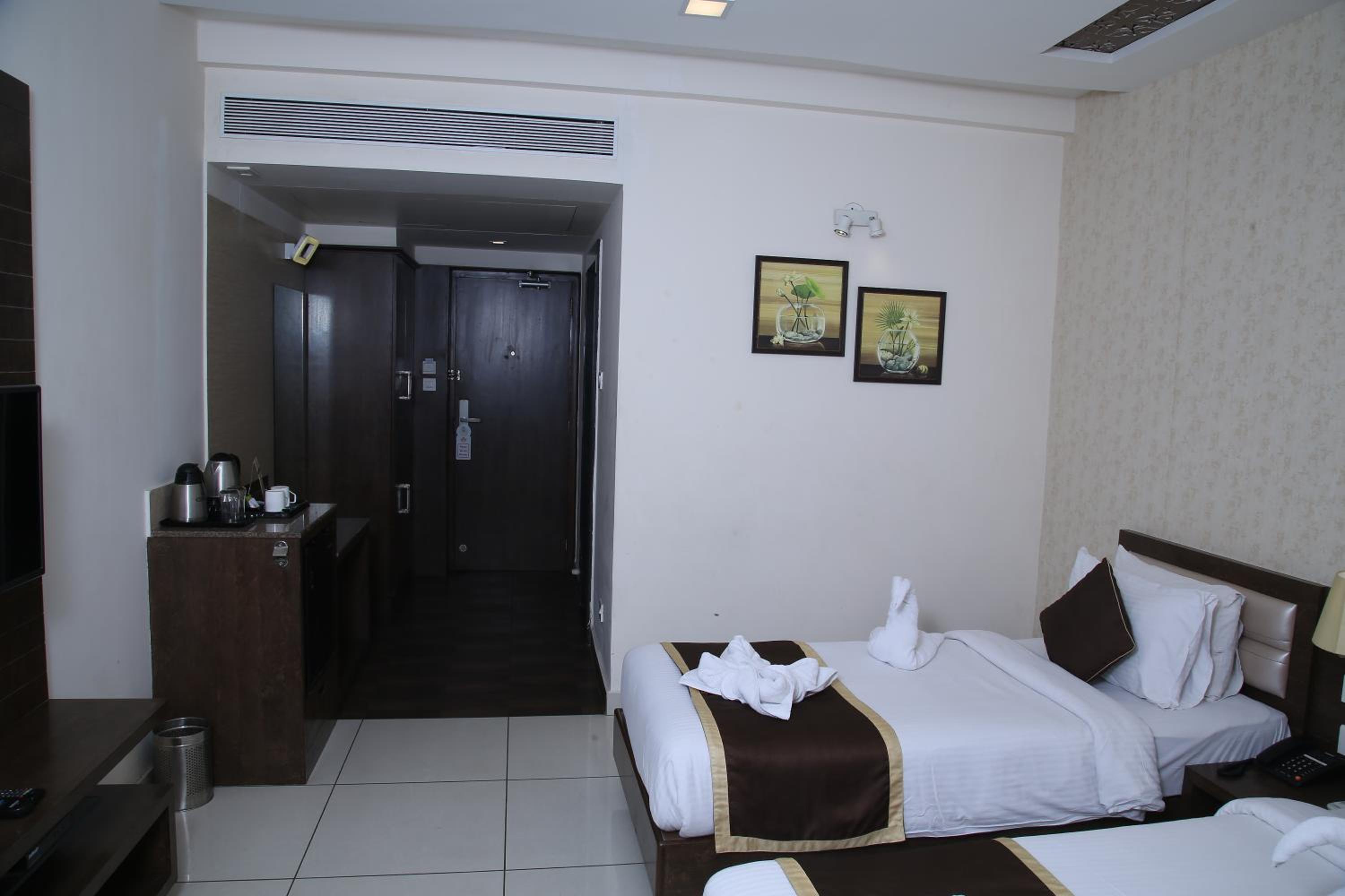 Deluxe Double or Twin Room - Photo 7