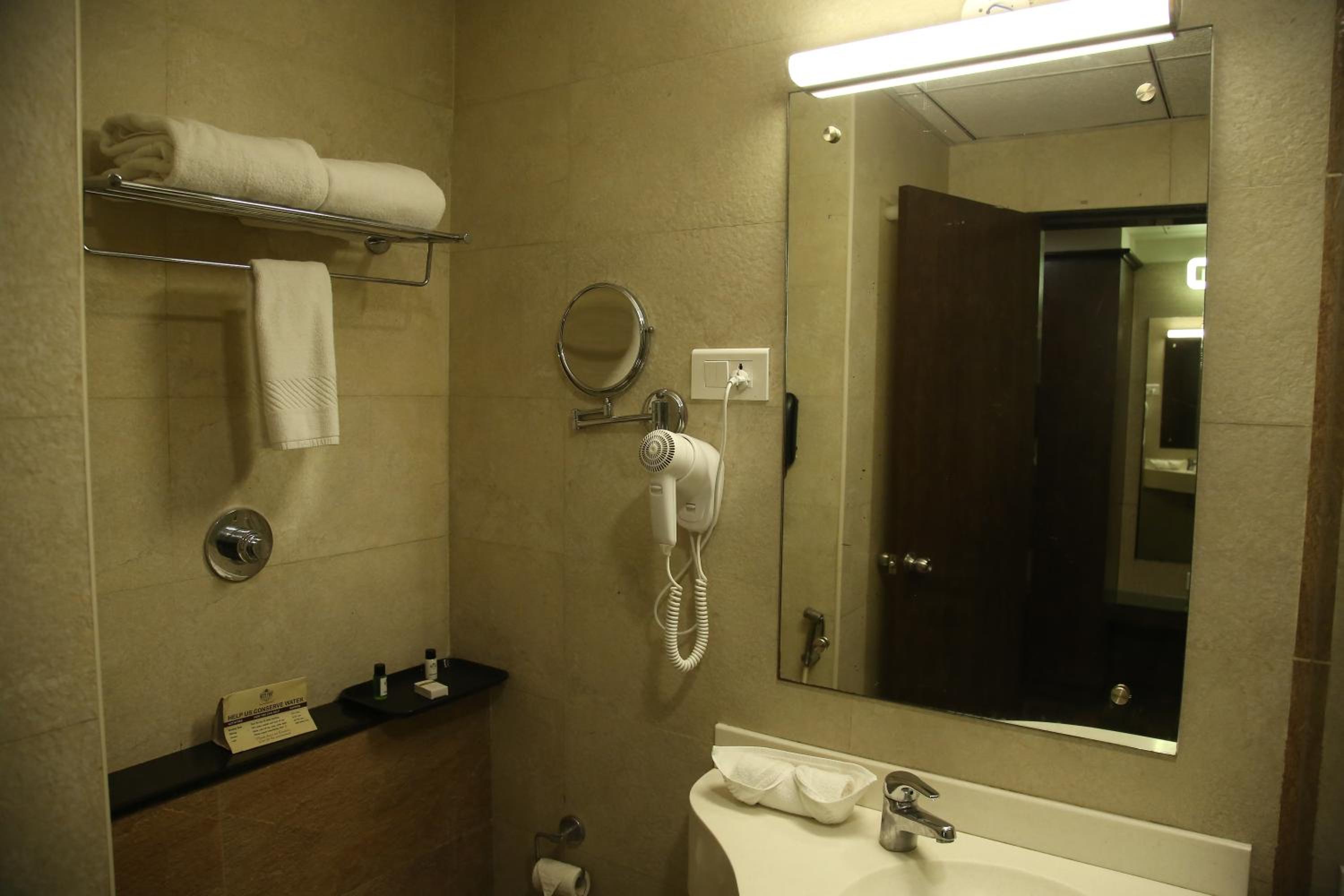 Superior Double or Twin Room - Photo 7