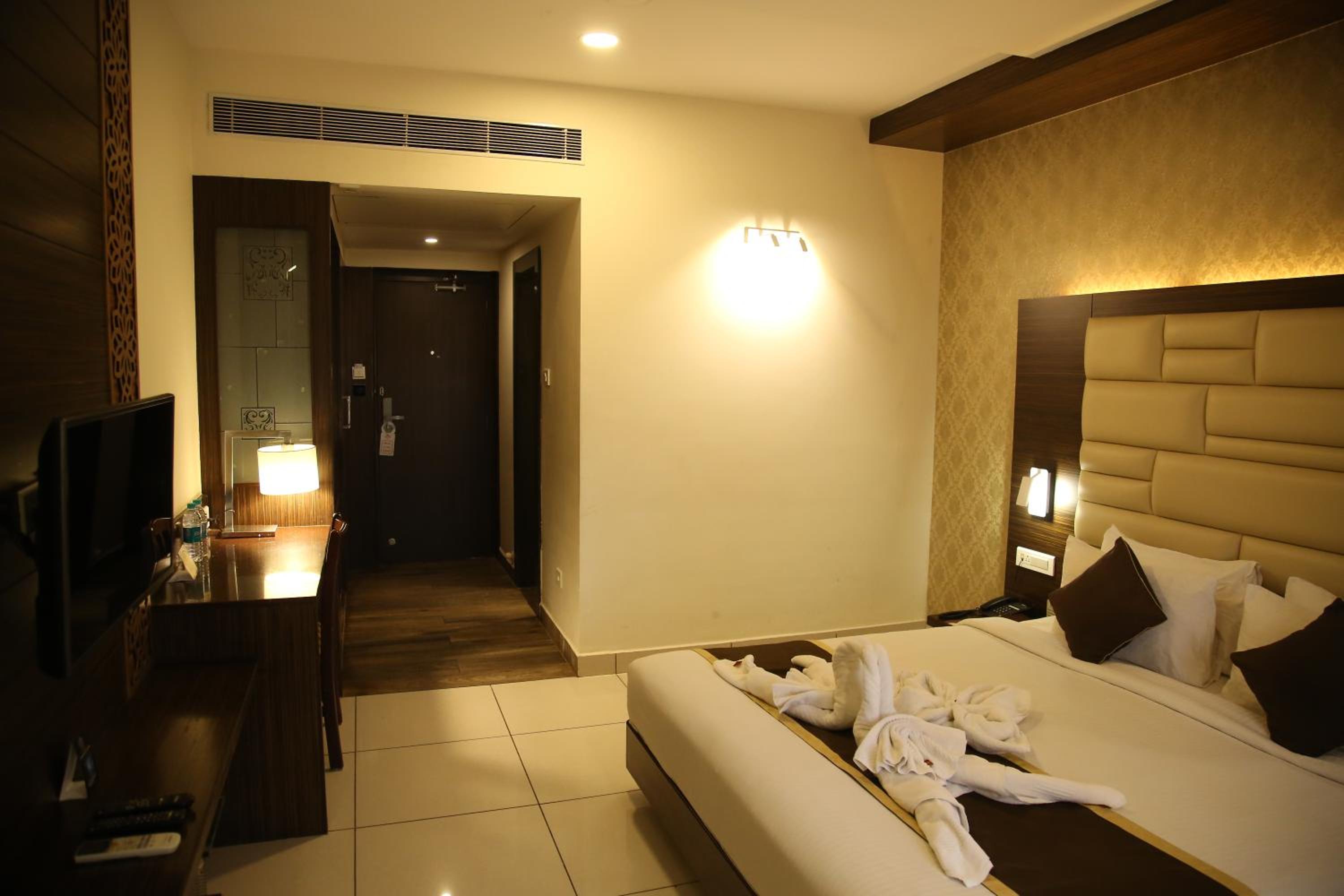 Deluxe Double or Twin Room - Photo 10