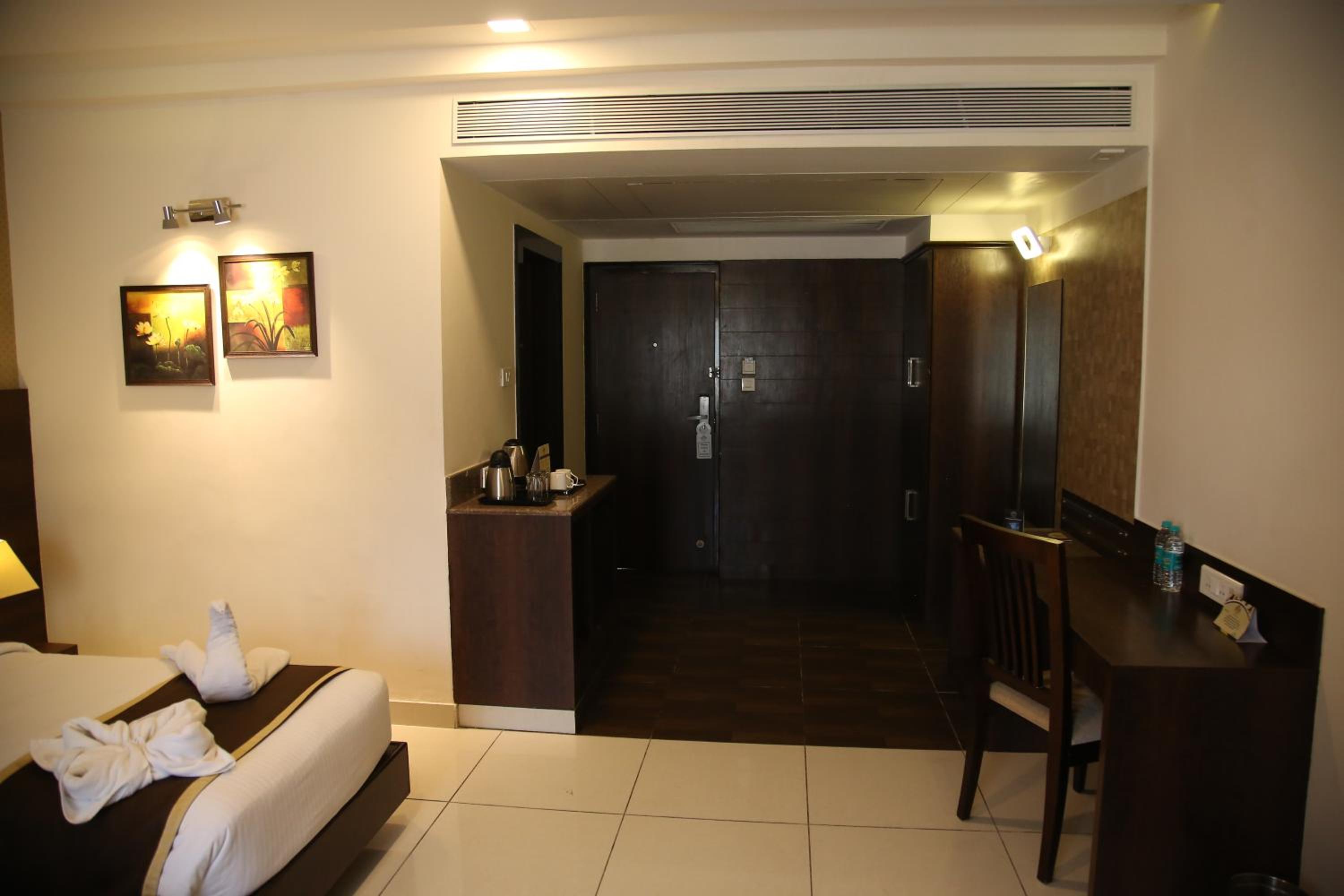 Deluxe Double or Twin Room - Photo 17