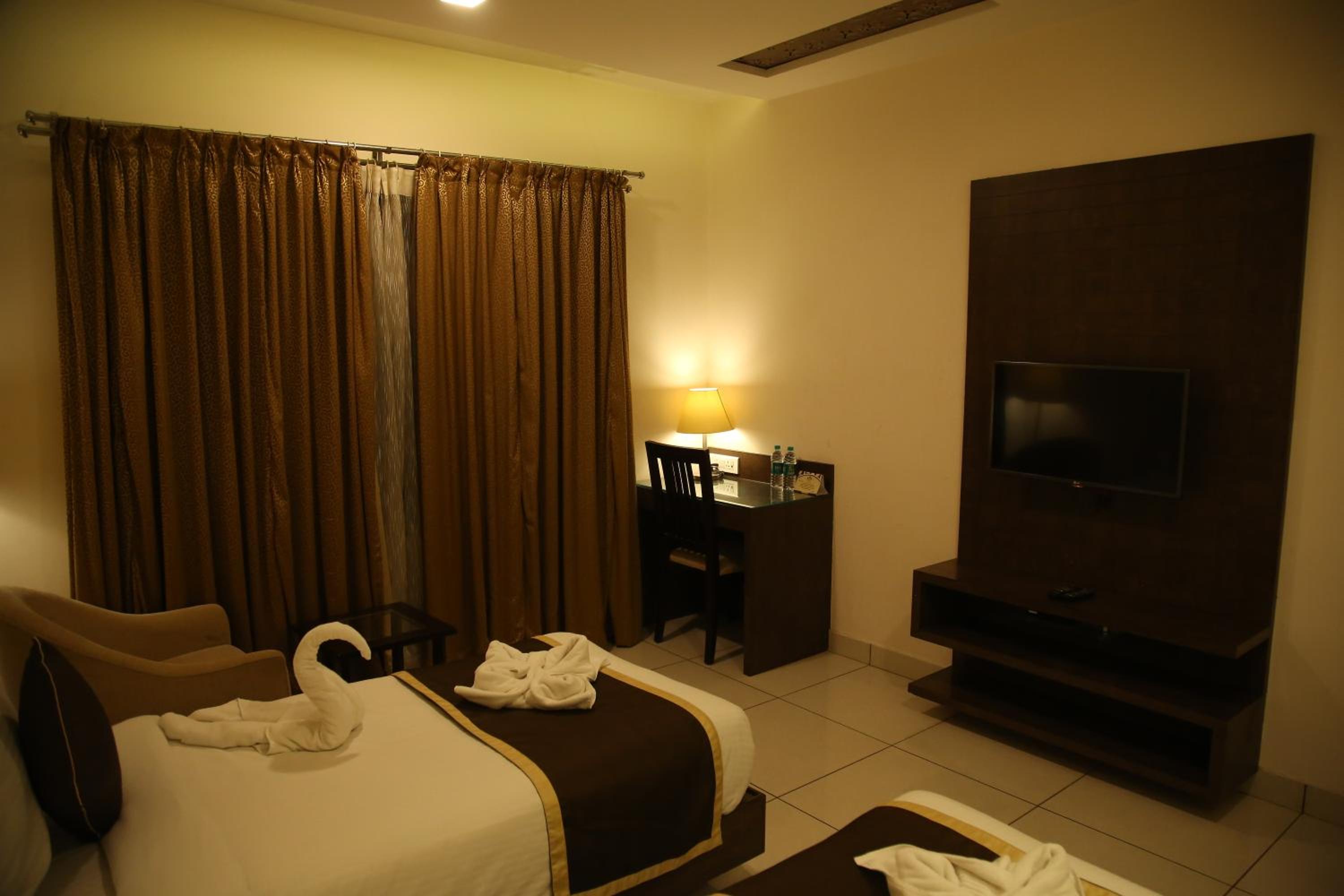 Superior Double or Twin Room - Photo 13