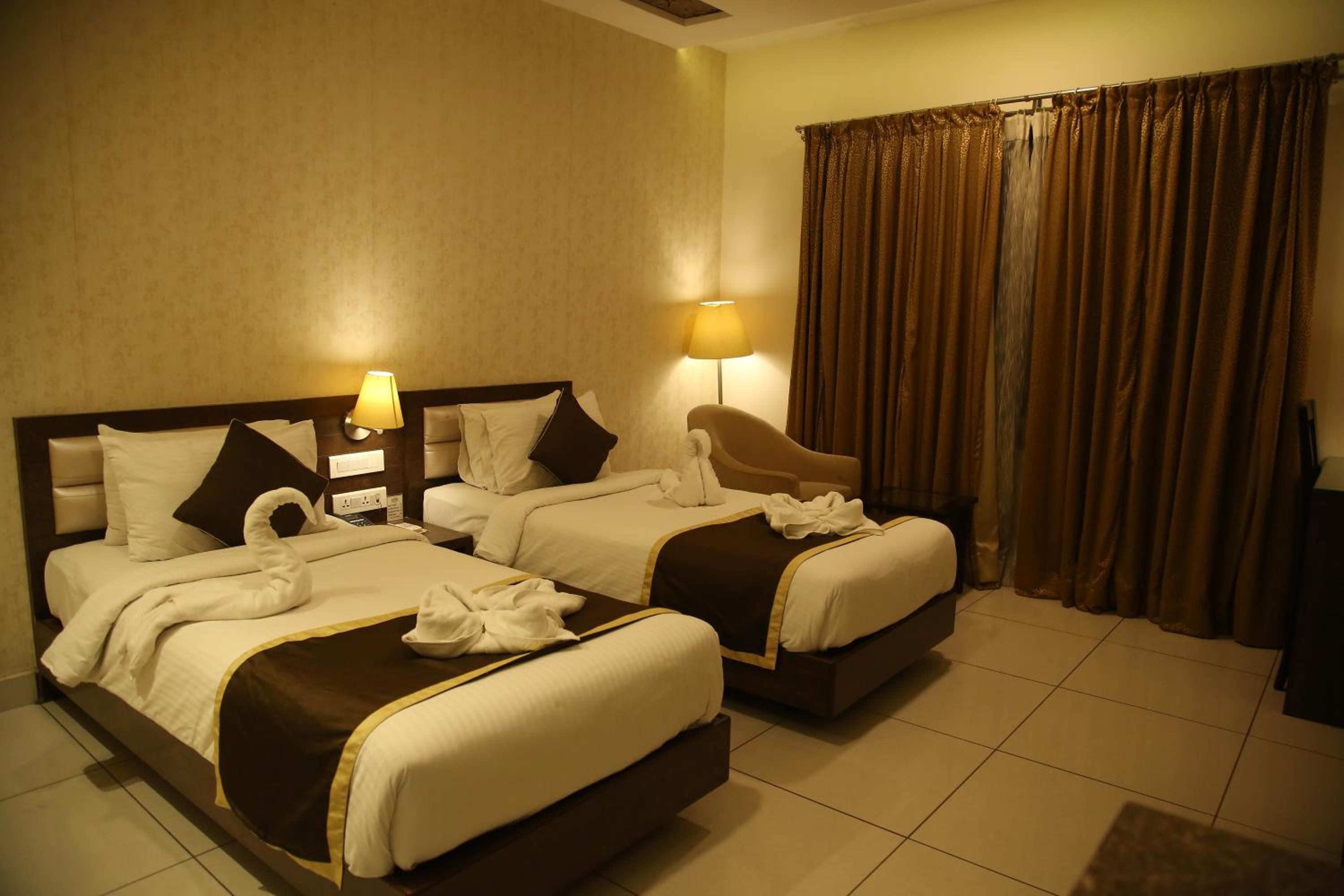 Superior Double or Twin Room - Photo 12