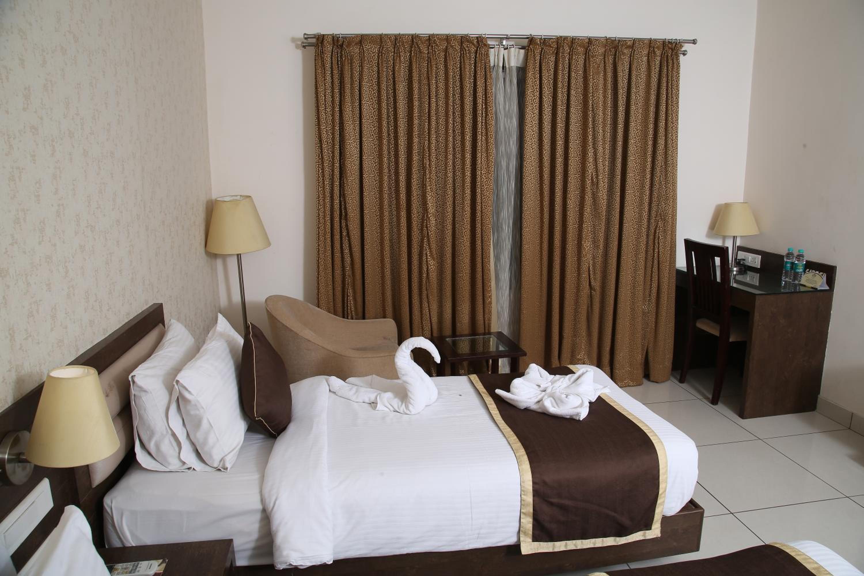 Superior Double or Twin Room - Photo 17