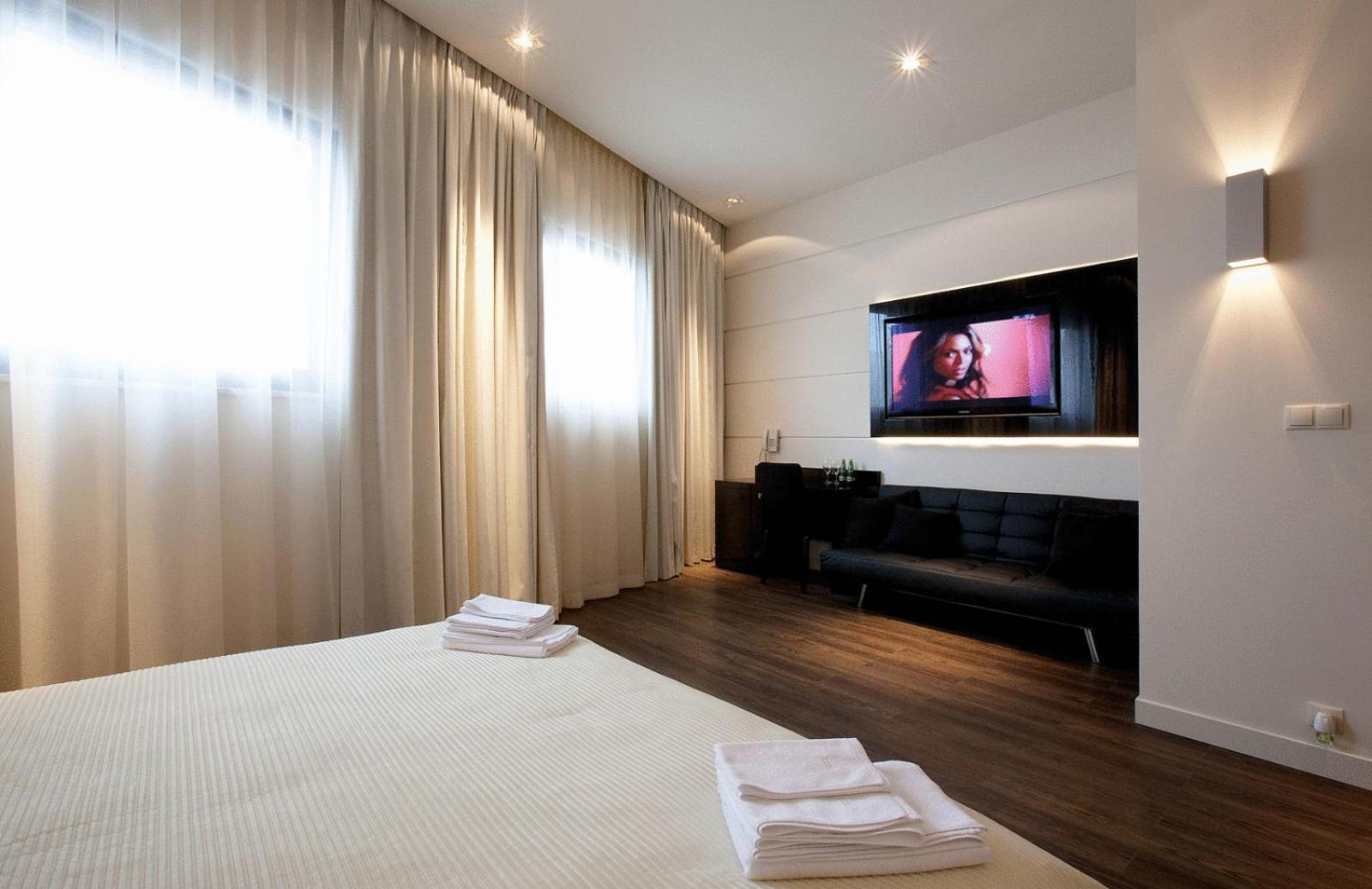 Standard King Room photo 1