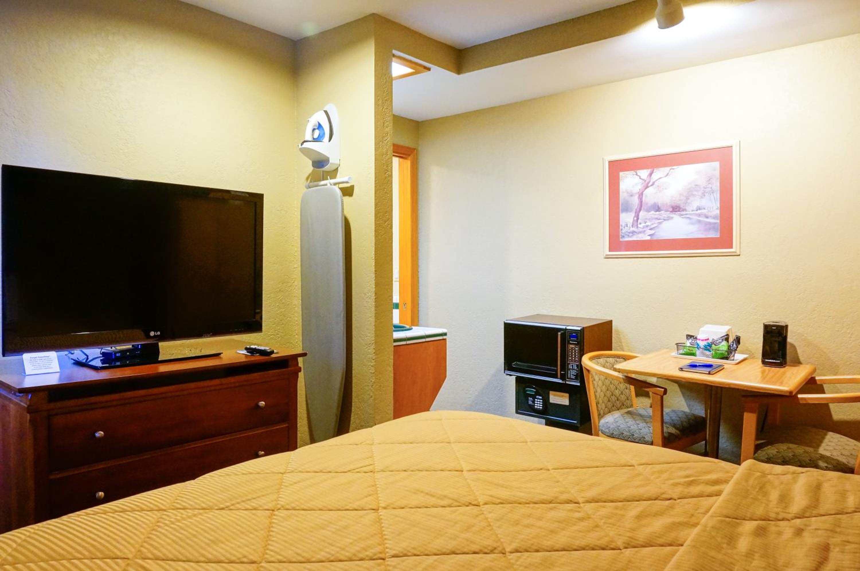 Queen Room photo 1