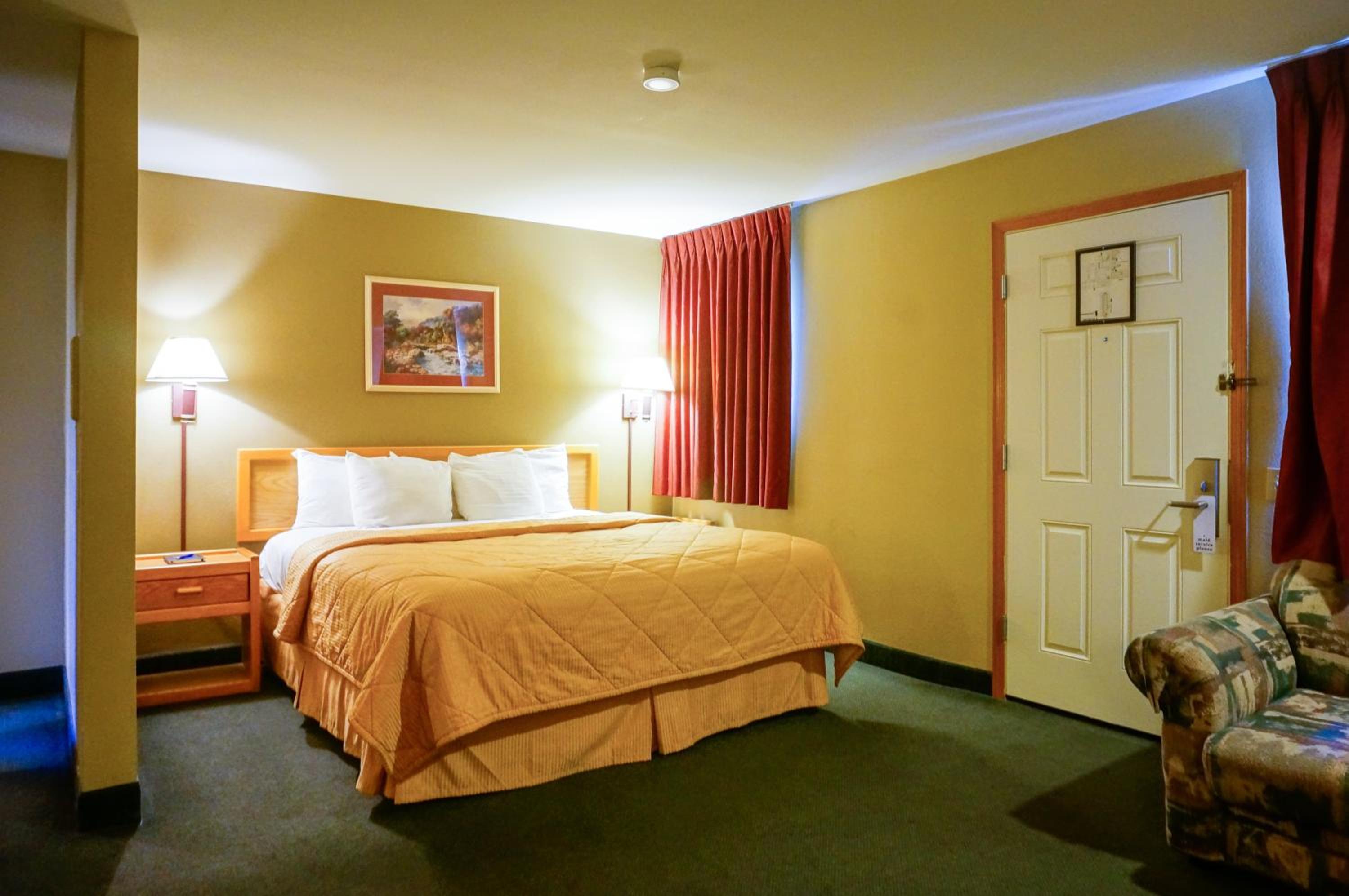 Two-Bedroom Suite (4 Adults) photo 1